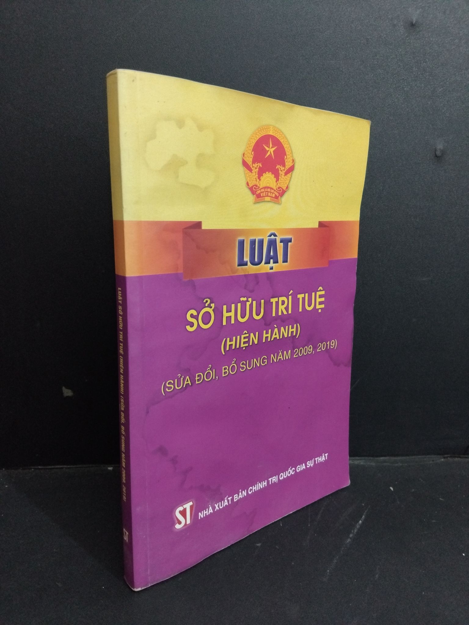 Luật sở hữu trí tuệ (hiện hành) (sửa đổi, bổ sung năm 2009, 2019) mới 70% ố ẩm có chữ ký trang đầu 2020 2811 Luật, văn bản luật (SL có thể đặt: 1 Cuốn) - SÁCH ĐẠI HỌC