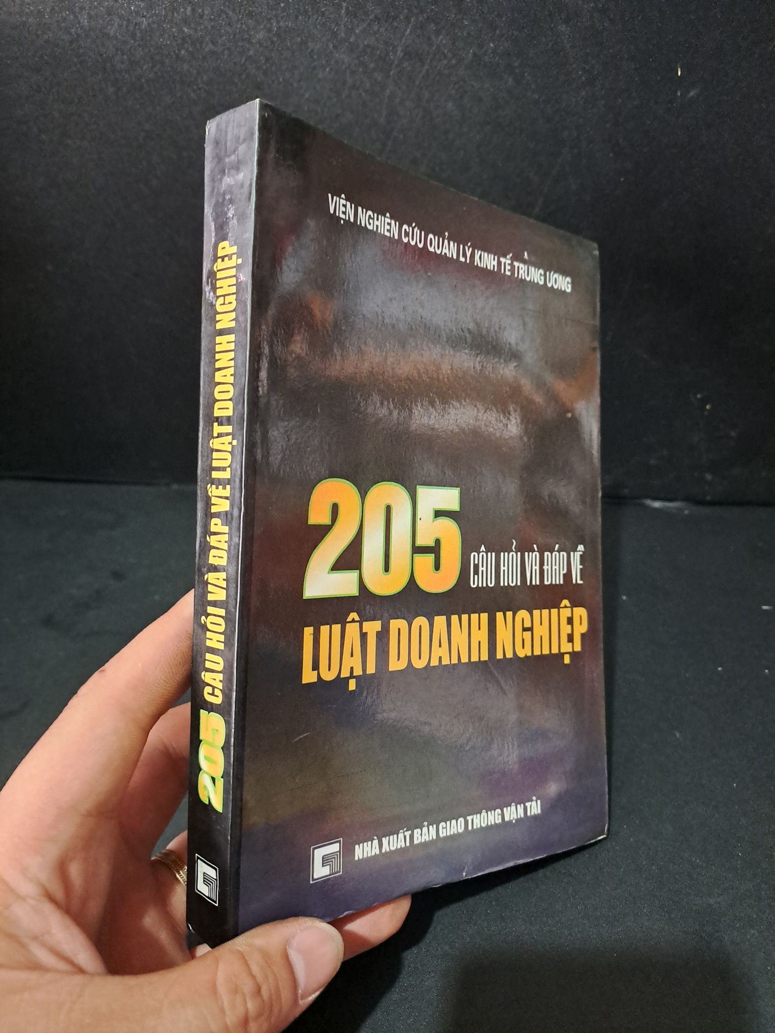 200 câu hỏi và đáp về luật doanh nghiệp mới 90% bẩn nhẹ 2004 Viện nghiên cứu quản lý kinh tế trung ương 1604 Luật, văn bản luật (SL có thể đặt: 1 Cuốn) - SÁCH ĐẠI HỌC