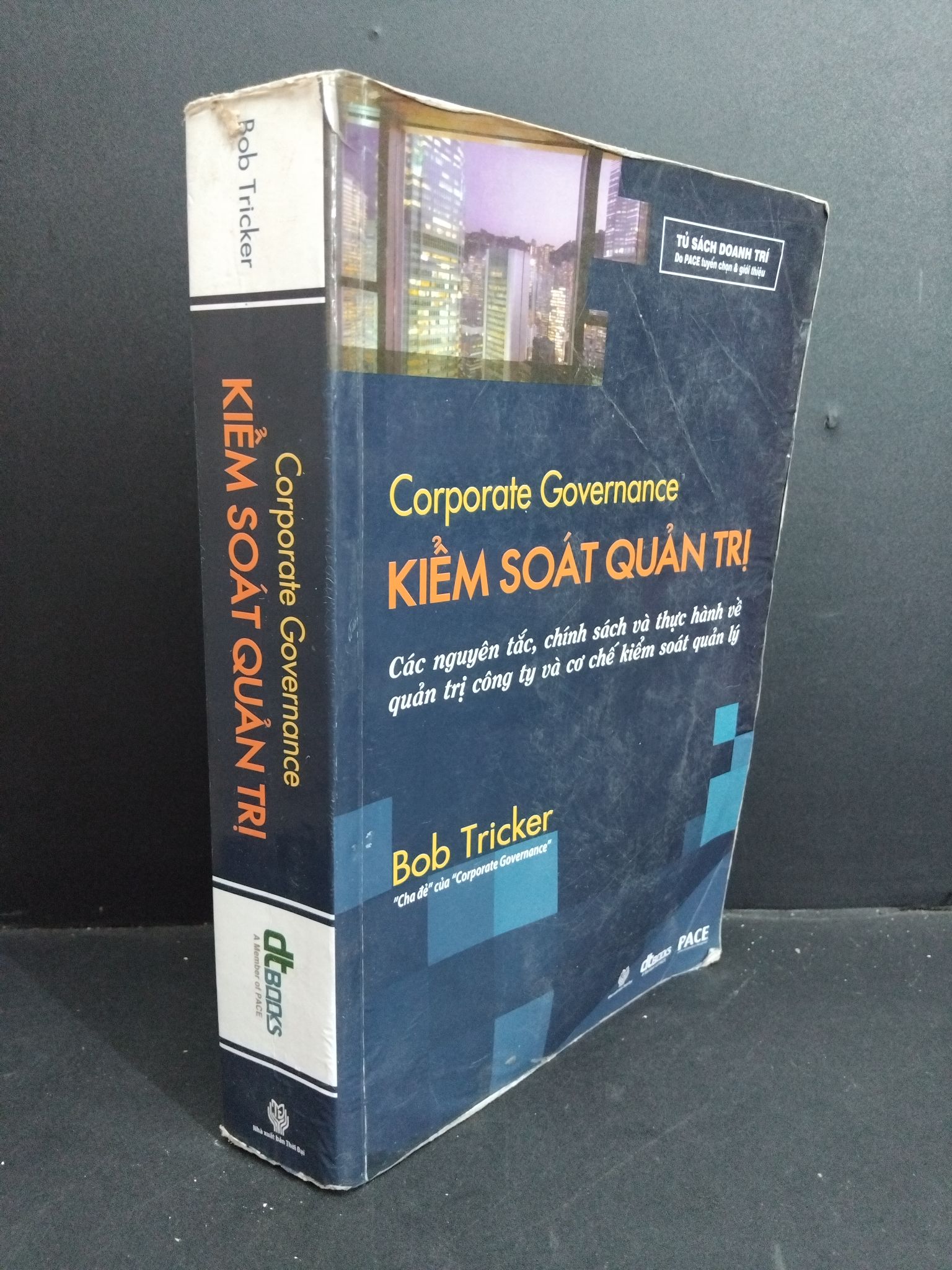 Corporate Governance Kiểm soát quản trị mới 70% tróc bìa ố bẩn 2012 0612 Bob Tricker Sách tư duy, kỹ năng sống (SL có thể đặt: 1 cuốn) - SÁCH ĐẠI HỌC