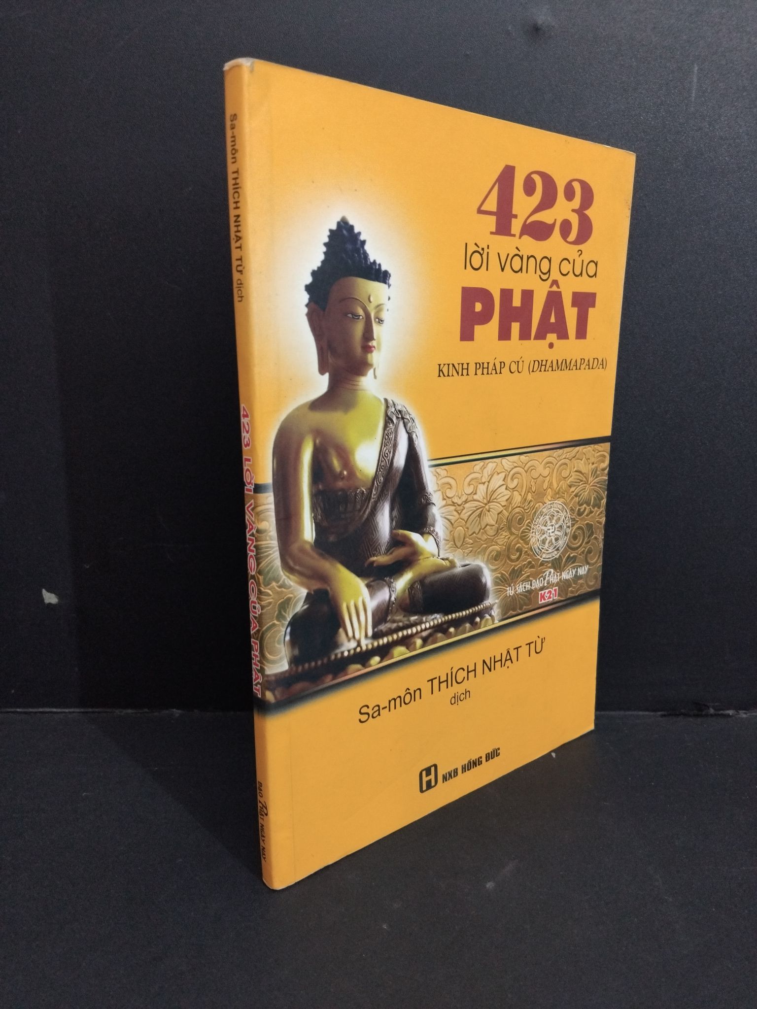 423 lời vàng của phật kinh pháp cú (Dhammapada) mới 90% bẩn bìa, ố nhẹ, có chữ viết ở bìa sau 2013 2811 Sa-môn Thích Nhật Từ Phật giáo (SL có thể đặt: 1 Cuốn) - SÁCH ĐẠI HỌC