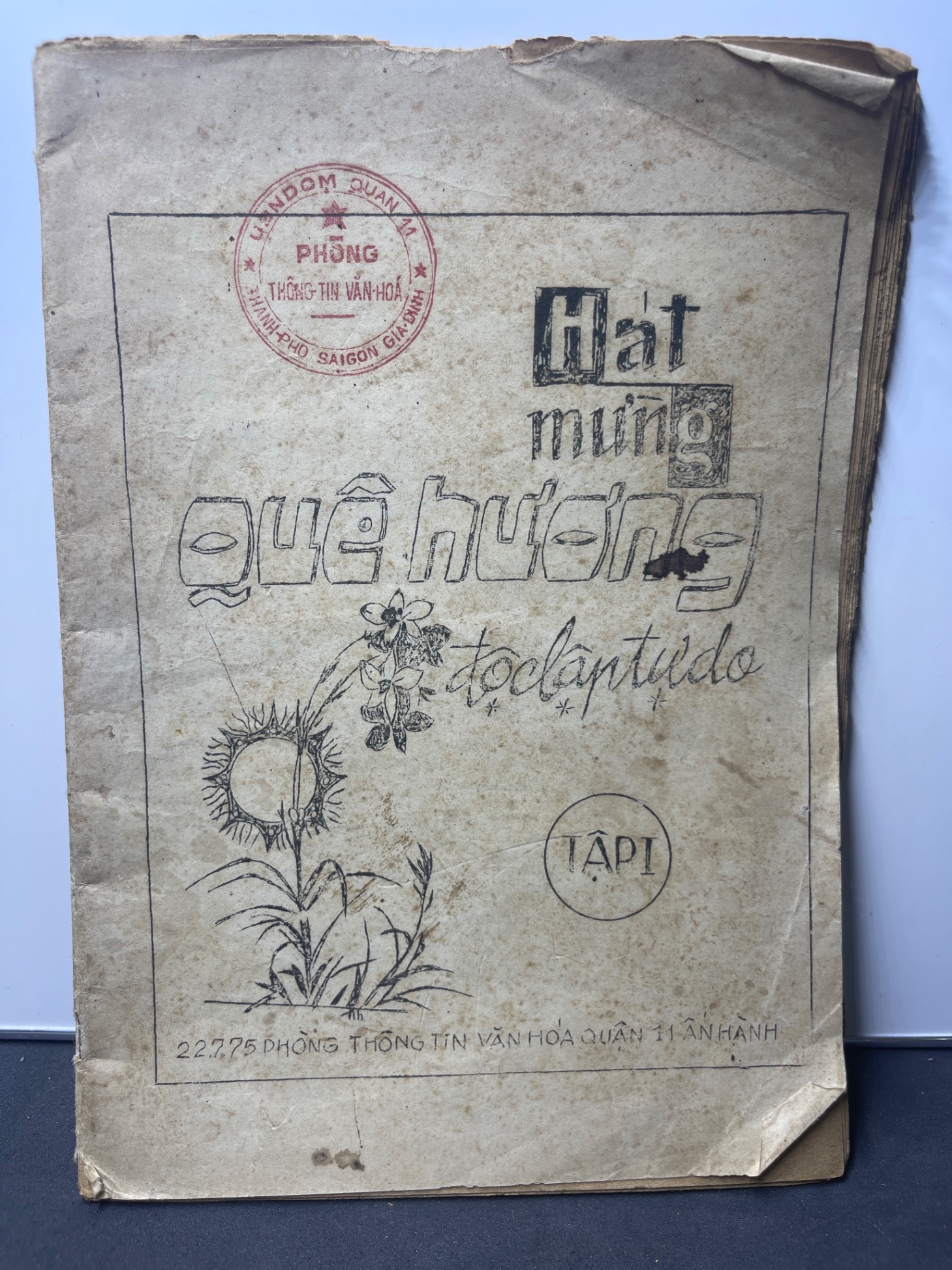 Hát mừng quê hương độc lập tự do tập 1 1975 nhạc và lời mới 50% ố vàng 2207 Âm nhạc, điện ảnh (SL có thể đặt: 1 Cuốn) - SÁCH ĐẠI HỌC