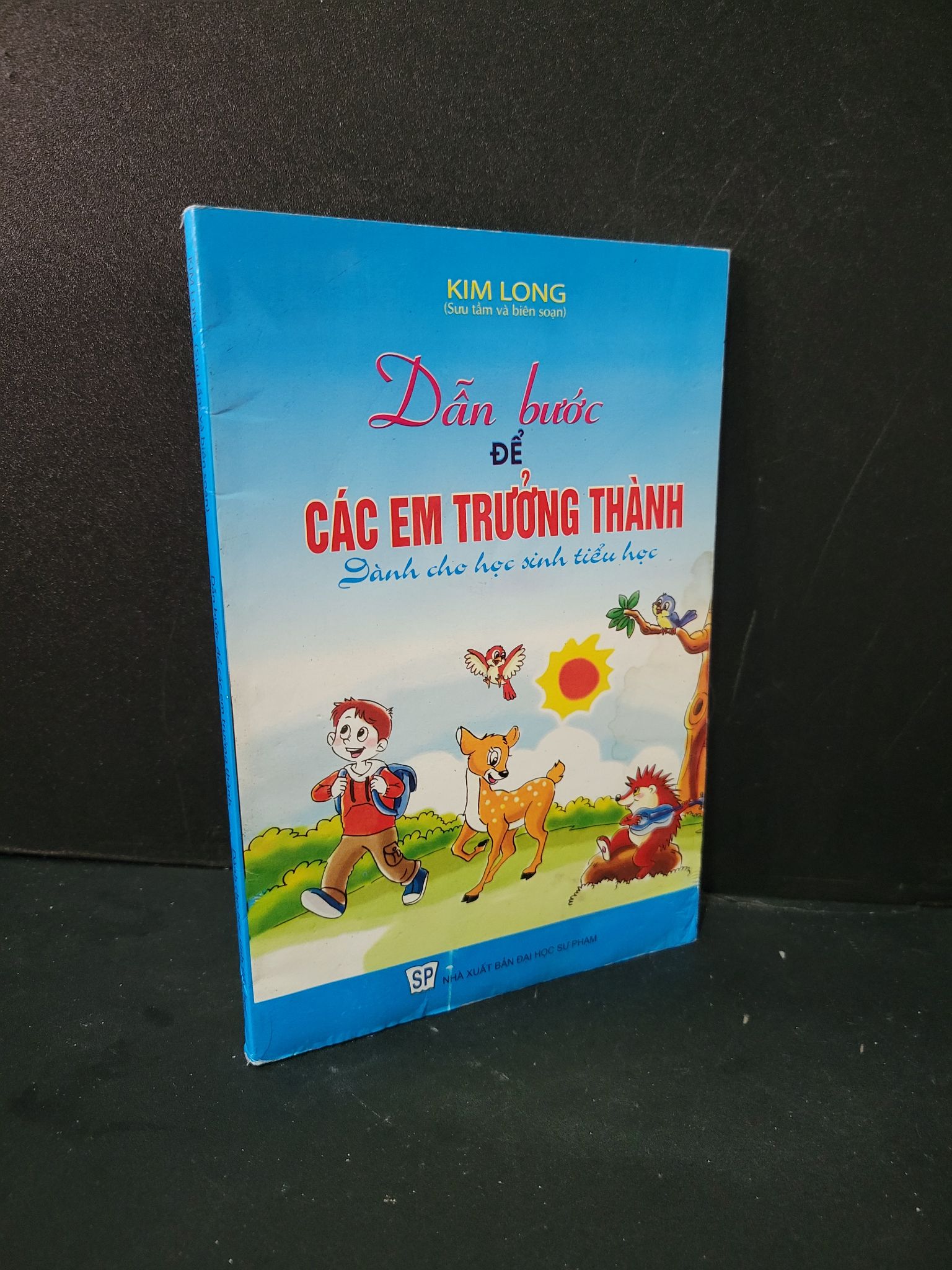 Dẫn bước để các em trưởng thành mới 70% bẩn bìa, ẩm, có vệt nước 2012 Kim Long 1604 Sách tư duy, kỹ năng sống (SL có thể đặt: 1 Cuốn) - SÁCH ĐẠI HỌC