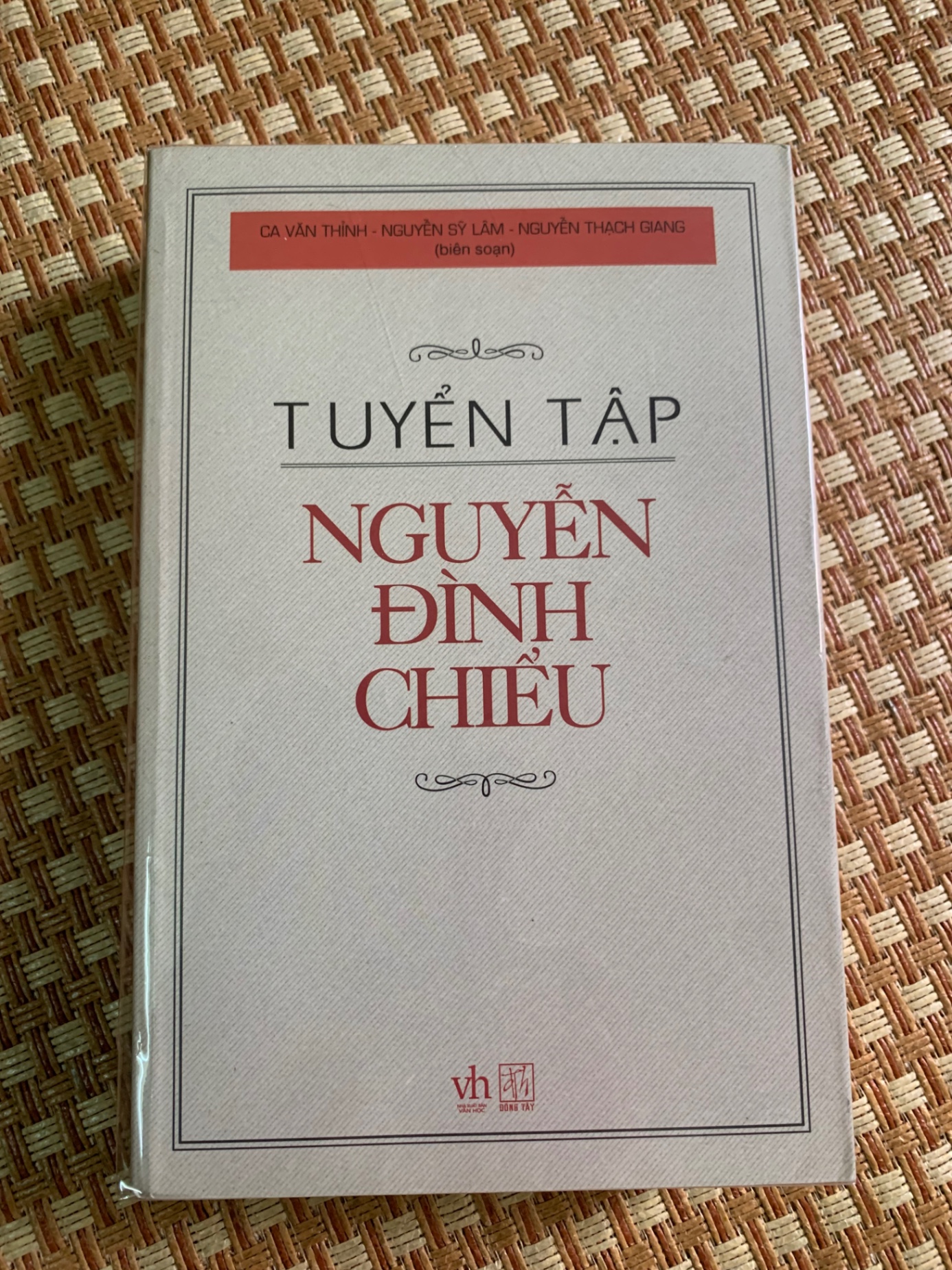 Tuyển Tập Nguyễn Đình Chiểu -Tác giả: Nguyễn Thạch Giang, Ca Văn Thỉnh, Nguyễn Sỹ Lâm-NXB Văn Học-năm xb 2017-sách mới 95%- 3005- Sách Văn Học,Lý Luận Văn Học Tác giả, tác phẩm (SL có thể đặt: 1 Cuốn) - SÁCH ĐẠI HỌC