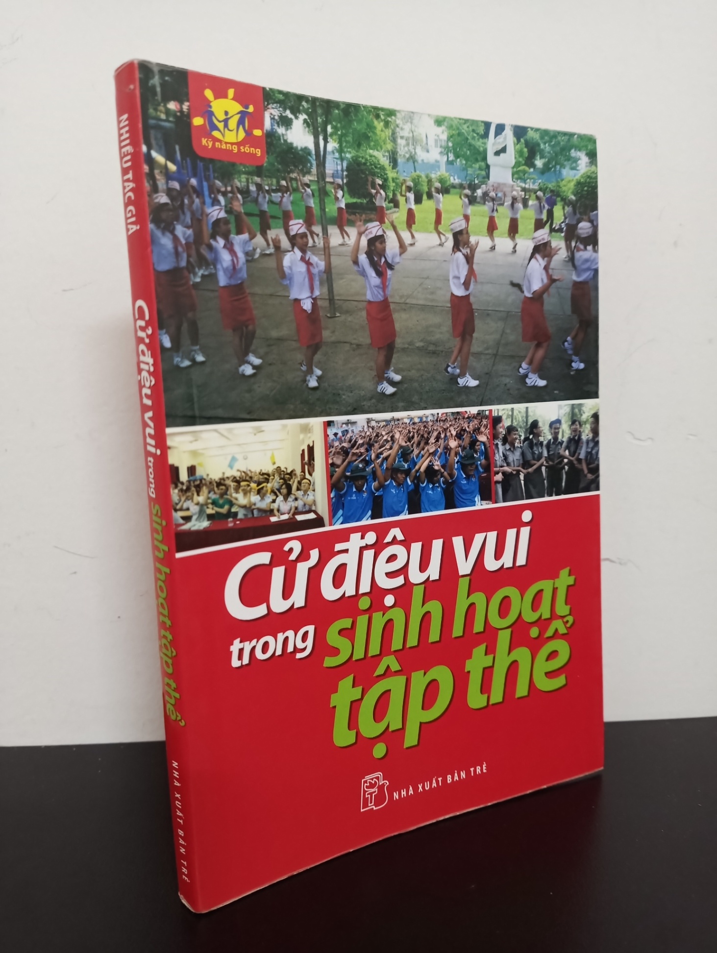 Cử Điệu Vui Trong Sinh Hoạt Tập Thể (2013) Mới 90% 2103 (SL có thể đặt: 1 cuốn) - SÁCH ĐẠI HỌC