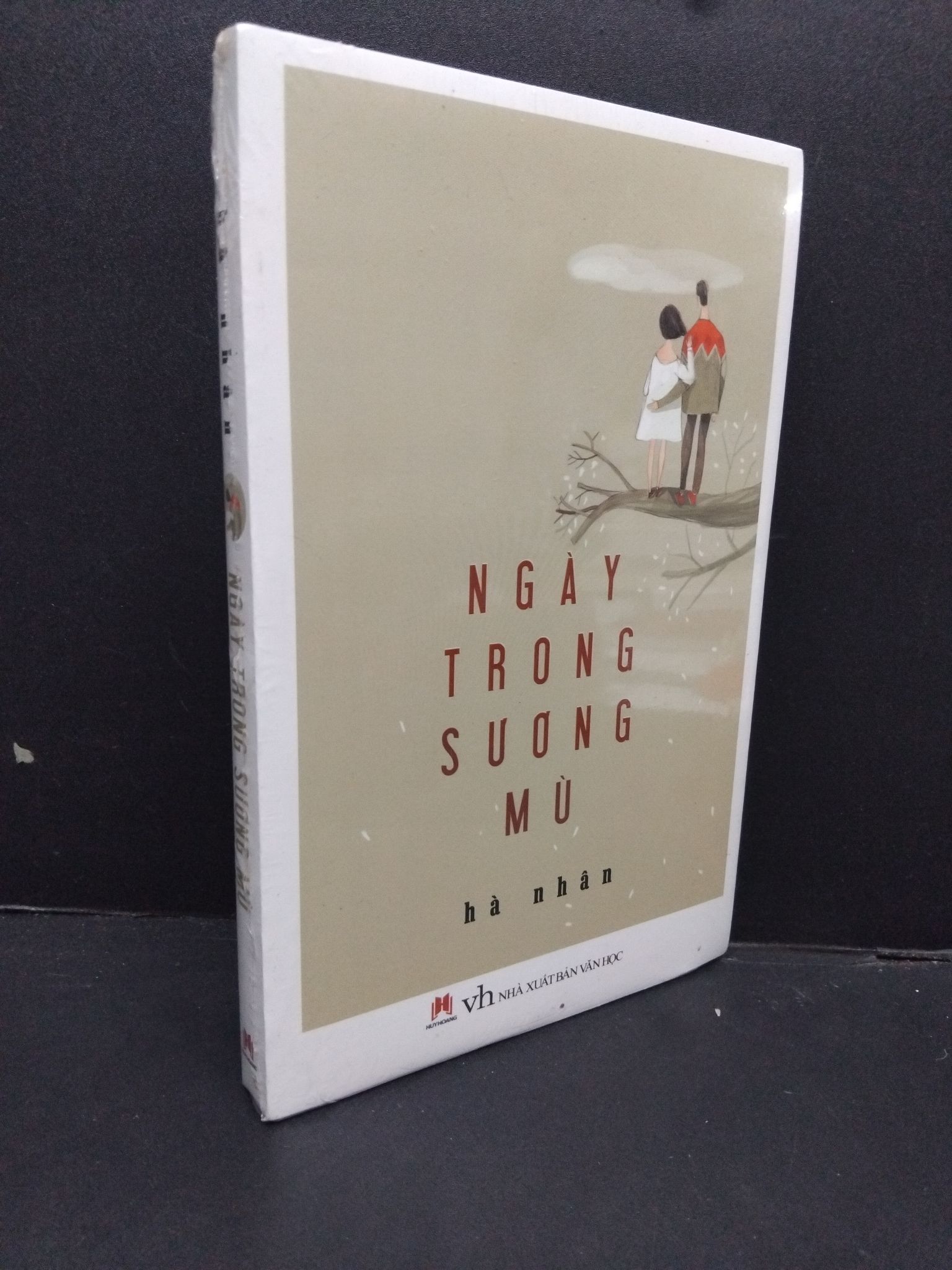 Ngày trong sương mù mới 100% 2608 Hà Nhân (SL có thể đặt: 1 Cuốn) - SÁCH ĐẠI HỌC