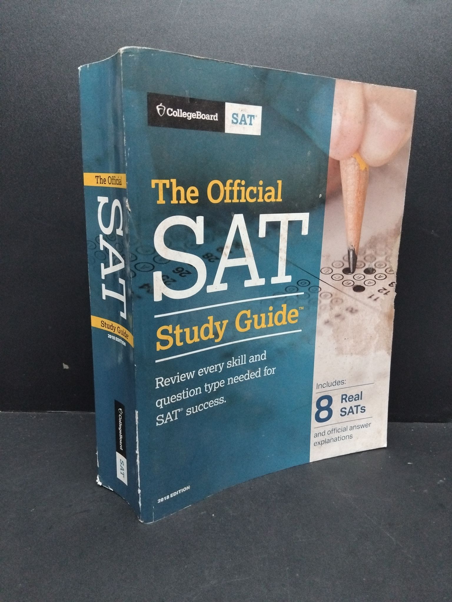 The oficial SAT study guide mới 60% ố vàng ẩm nhẹ rách bìa 1710 Sách ngoại văn (SL có thể đặt: 1 Cuốn) - SÁCH ĐẠI HỌC
