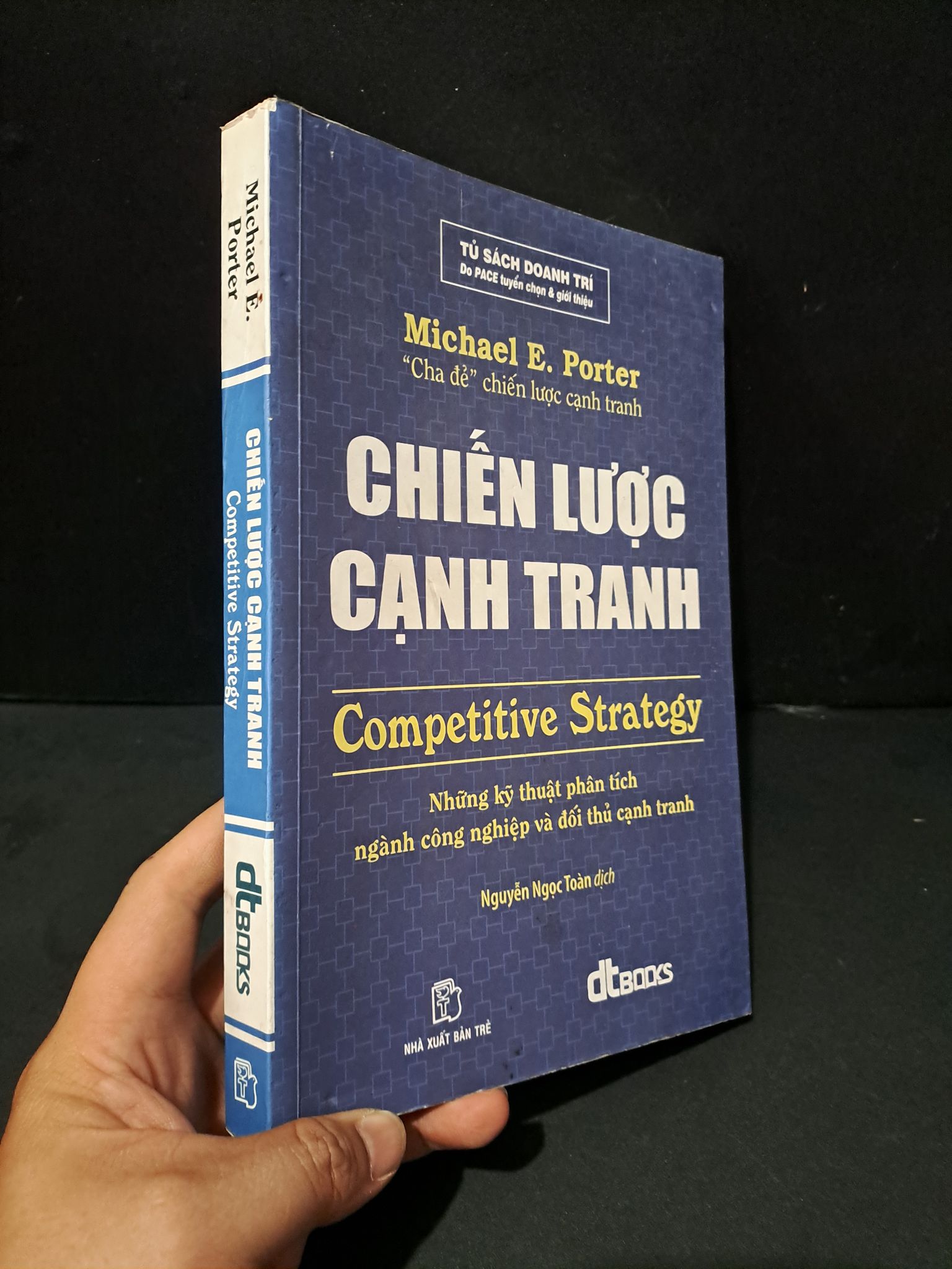 Chiến lược cạnh tranh mới 80% bẩn bìa, ố nhẹ, bị ẩm, tróc gáy 2016 Michael E.Porter 1604 (SL có thể đặt: 1 Cuốn) - SÁCH ĐẠI HỌC