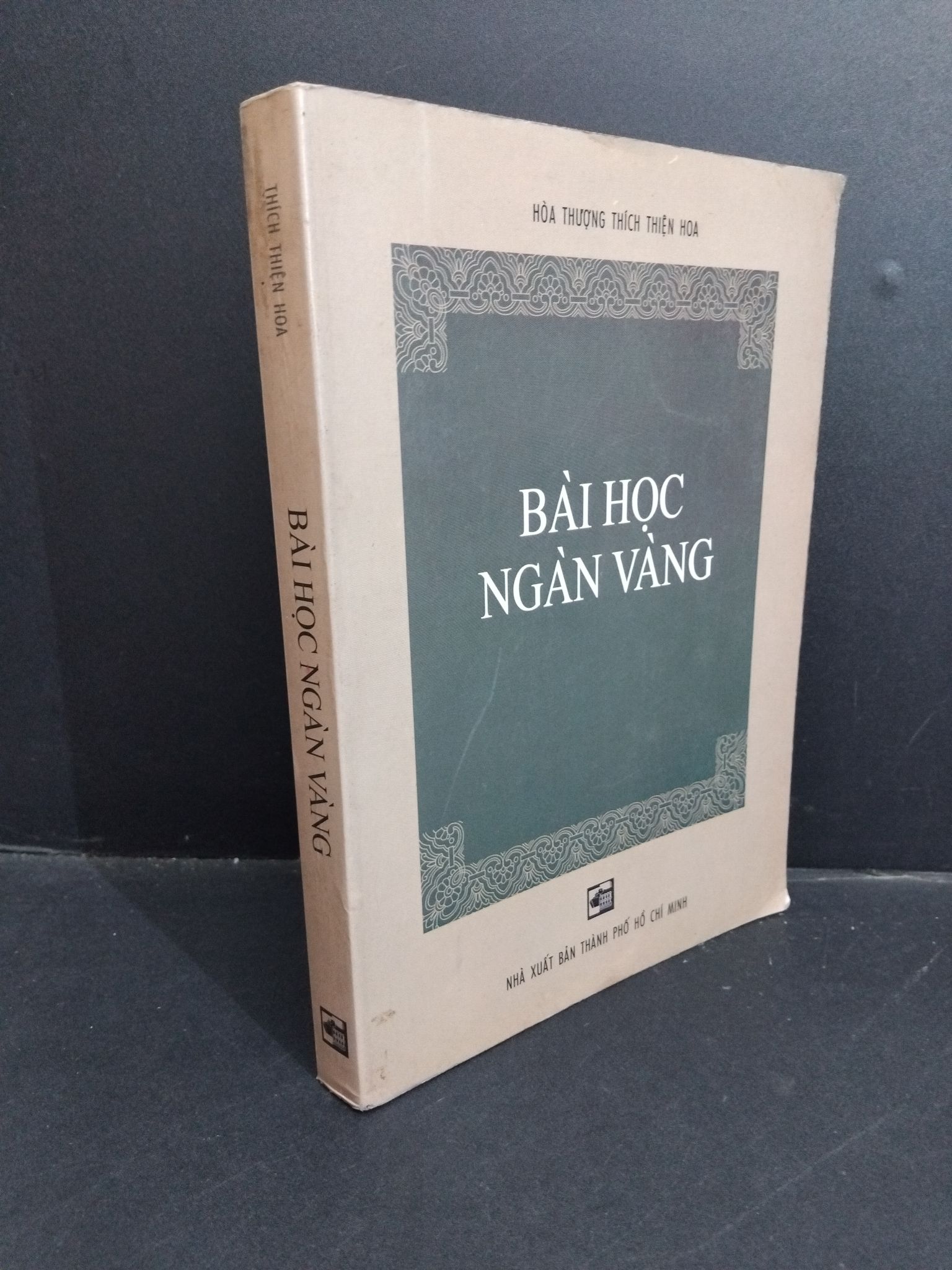 Bài học ngàn vàng mới 80% bẩn bìa, ố 1999 1712 Hoàng thượng Thích Thiện Hoa Phật giáo (SL có thể đặt: 1 Cuốn) - SÁCH ĐẠI HỌC