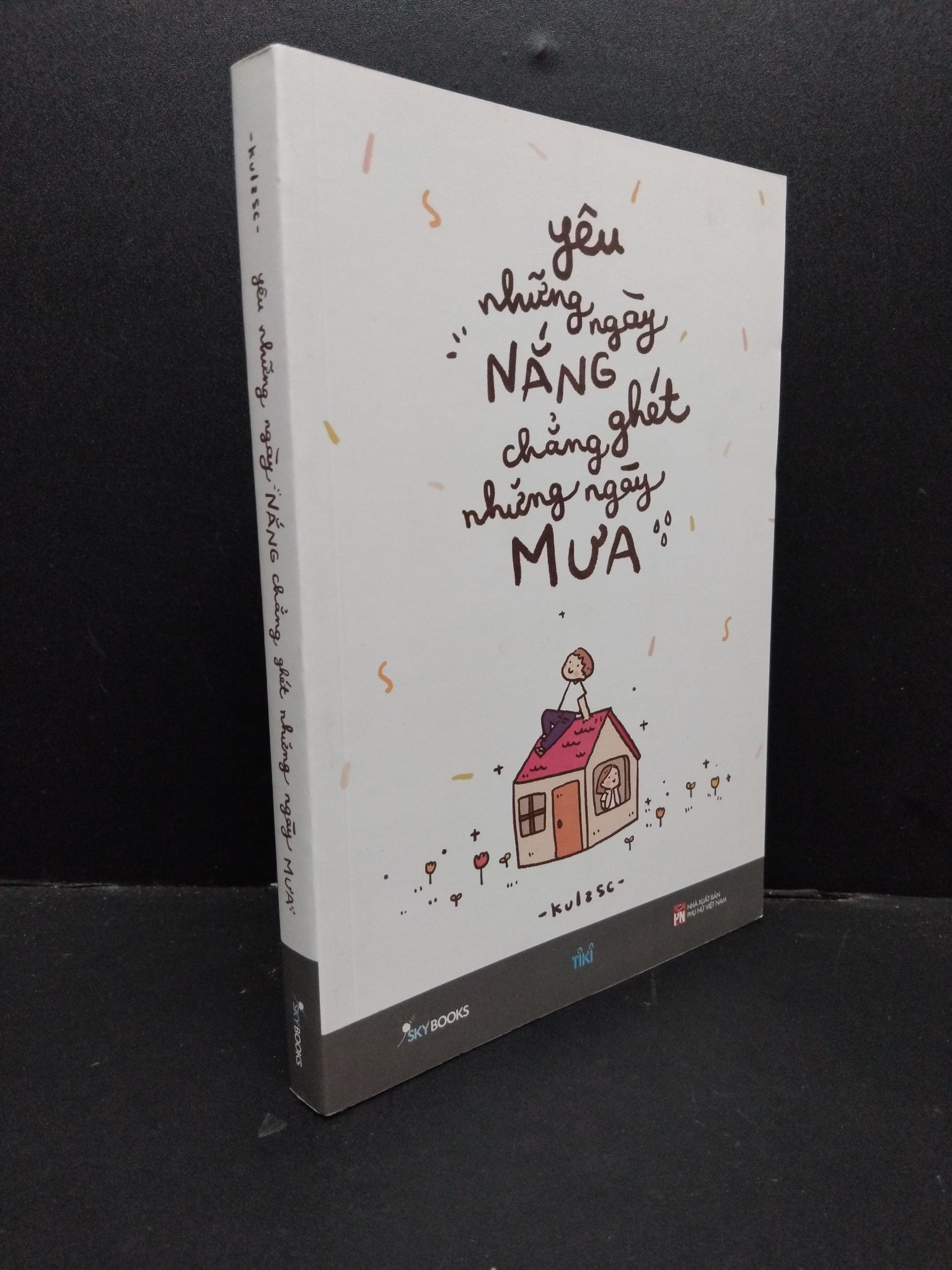 Yêu những ngày Nắng chẳng ghét những ngày mưa mới 90% 1209 Kulzsc (SL có thể đặt: 1 Cuốn) - SÁCH ĐẠI HỌC