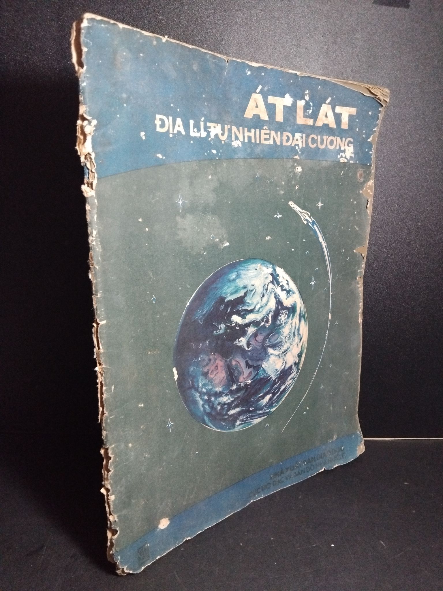 Atlat địa lí tự nhiên đại cương mới 60% ố rách bìa rách trang 1988 1001 Lịch sử, địa lí Việt Nam (SL có thể đặt: 1 Cuốn) - SÁCH ĐẠI HỌC