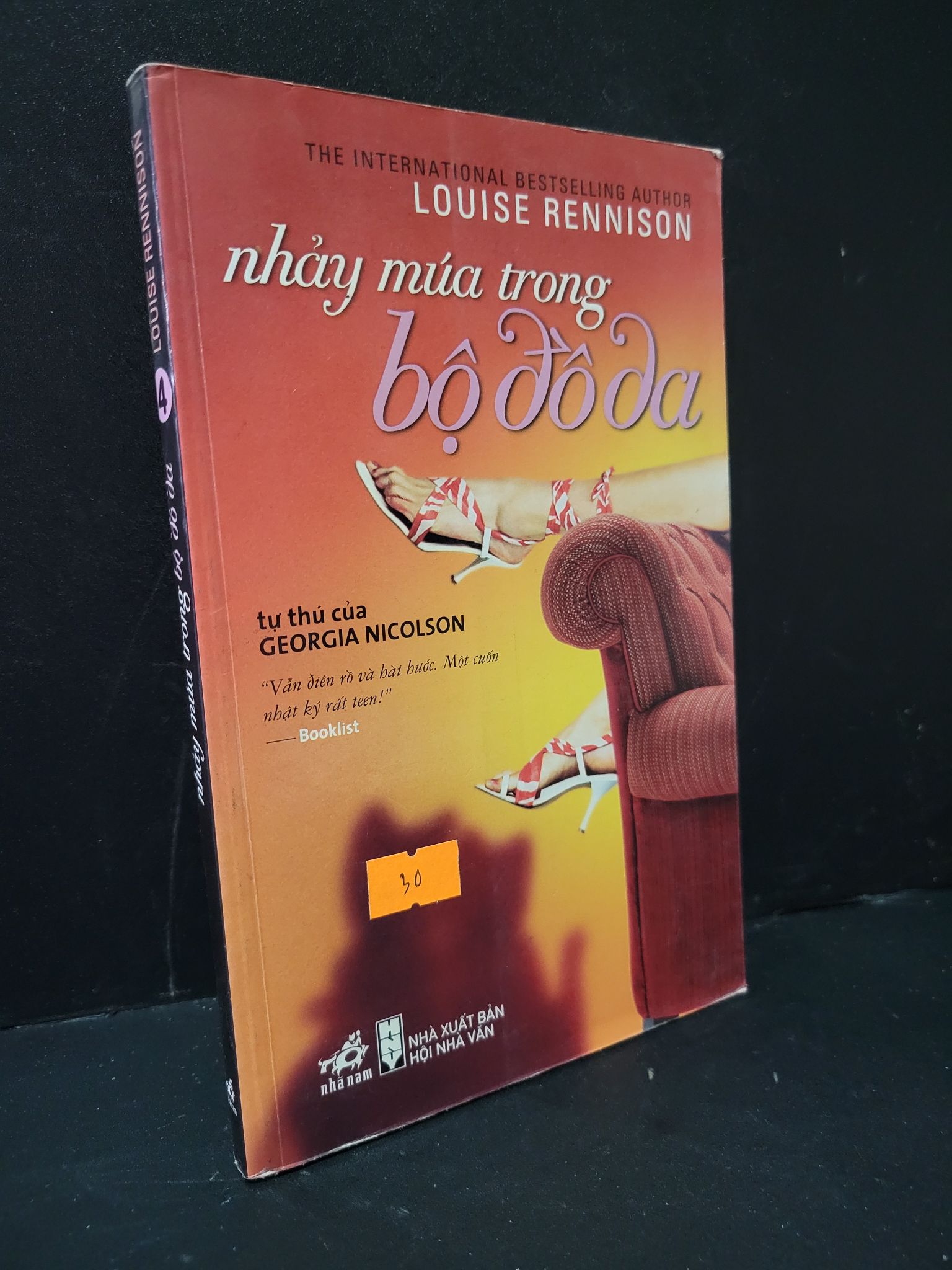 Nhảy múa trong bộ đồ da mới 90% bẩn nhẹ 2011 Louise Rennison 1604 (SL có thể đặt: 1 Cuốn) - SÁCH ĐẠI HỌC