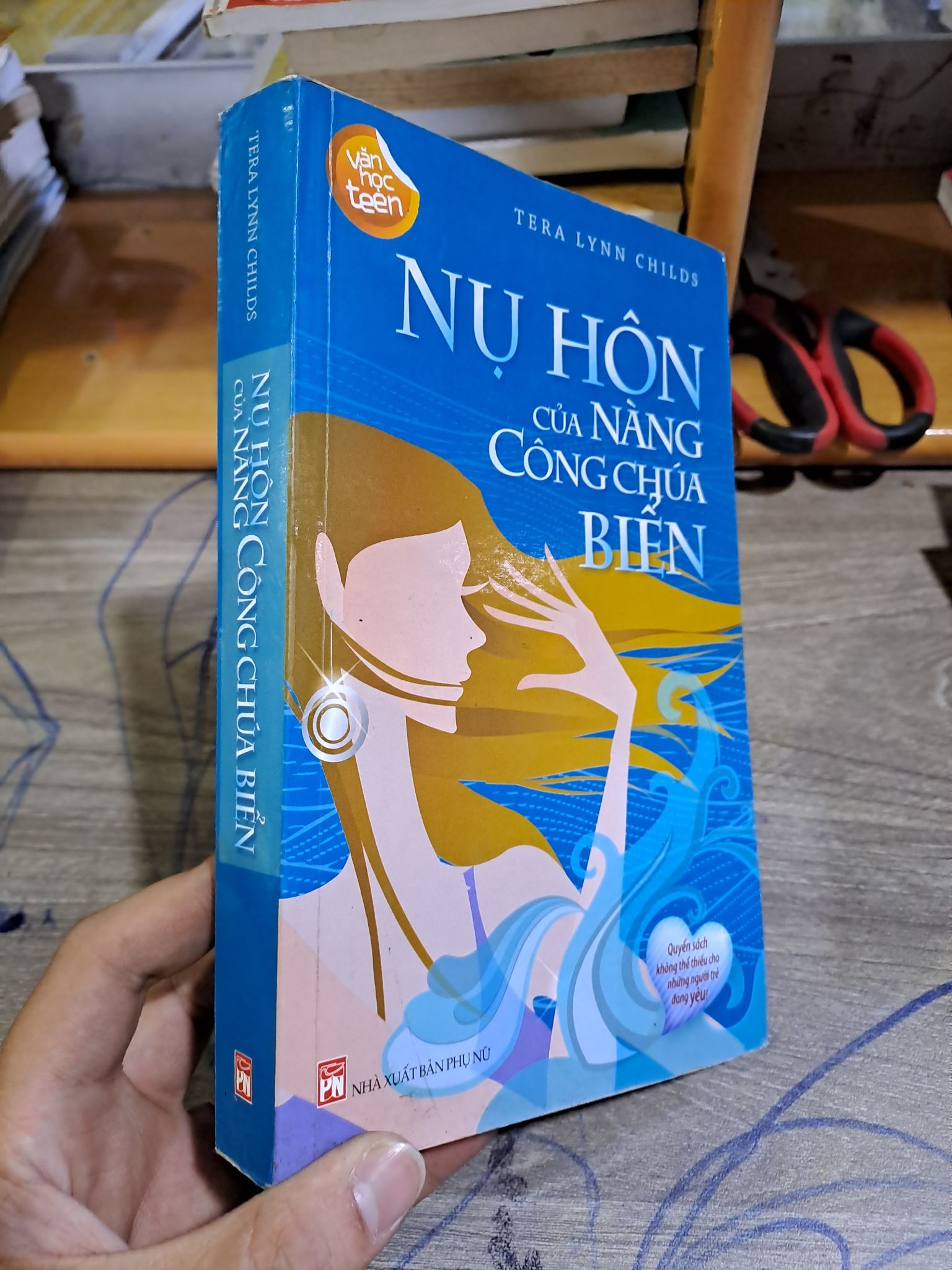 Nụ hôn của nàng công chúa biển mới 70% 2303 (SL có thể đặt: 1 Cuốn) - SÁCH ĐẠI HỌC