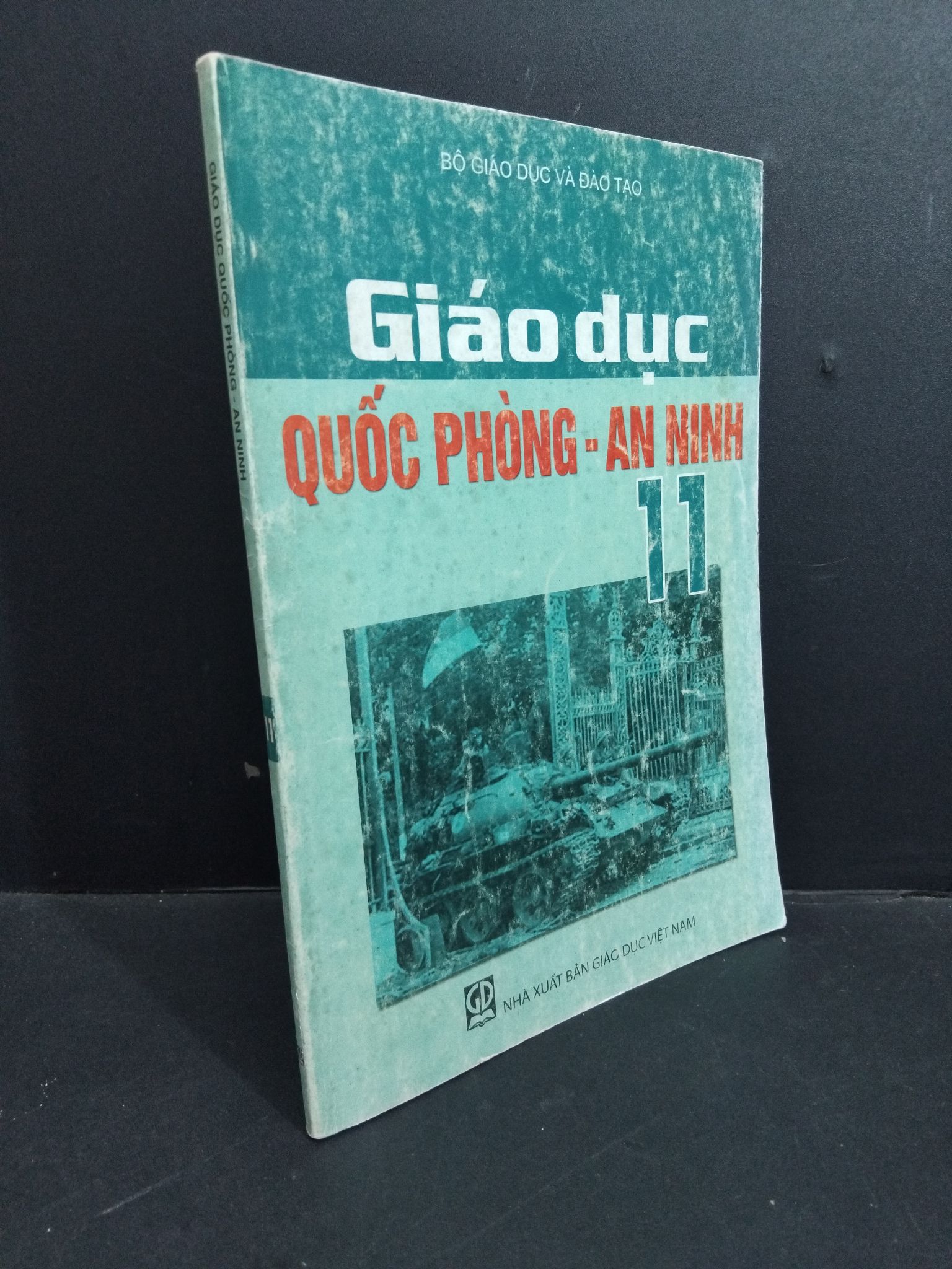 Giáo dục quốc phòng an ninh 11 mới 70% ố 2009 0612 Đặng Đức Thắng Sách giáo khoa (SL có thể đặt: 1 Cuốn) - SÁCH ĐẠI HỌC