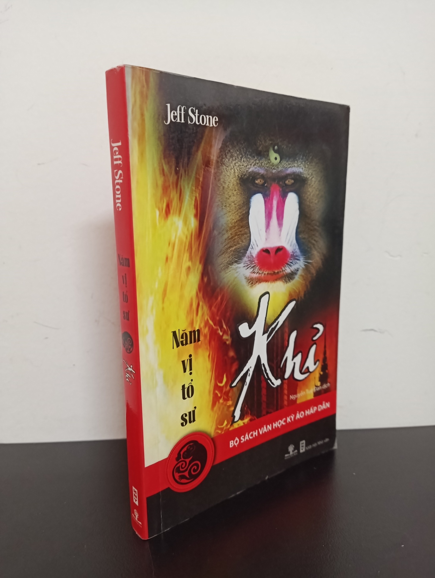 Bộ Sách Văn Học Kỳ Ảo Hấp Dẫn - Năm Vị Tổ Sư - Khỉ (2011) - Jeff Stone Mới 90% 1803 (SL có thể đặt: 1 cuốn) - SÁCH ĐẠI HỌC