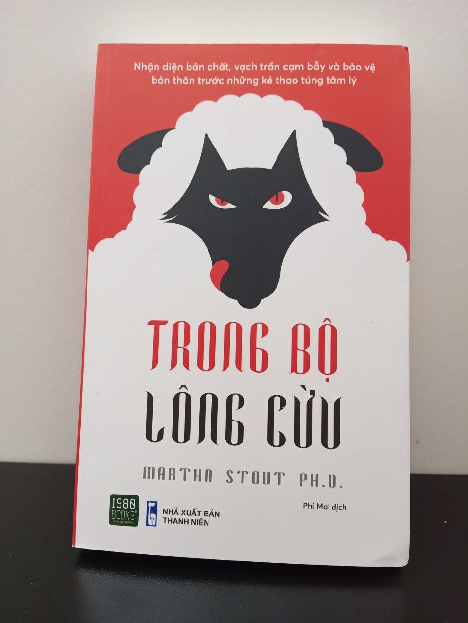 Trong Bộ Lông Cừu Martha Stout New 100% 2202 (SL có thể đặt: 1 ) - SÁCH ĐẠI HỌC