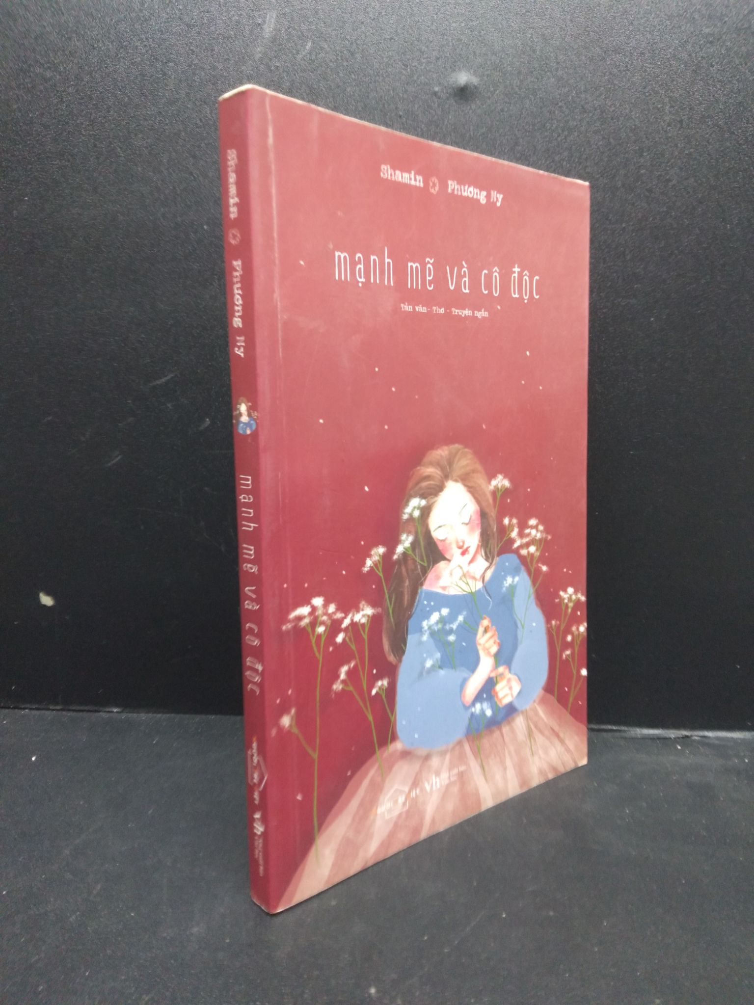 Mạnh mẽ và cô độc năm 2017 mới 90% bẩn nhẹ 0103 văn học (SL có thể đặt: 1 Cuốn) - SÁCH ĐẠI HỌC