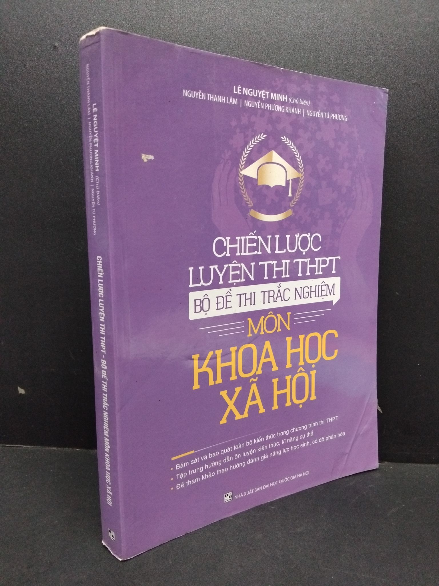 Chiến lược luyện thi THPT - Bộ đề thi trắc nghiệm môn khoa học xã hội mới 80% ố bẩn nhẹ 2018 1710 Lê Nguyệt Minh Sách luyện thi đại học, cao đẳng (SL có thể đặt: 1 Cuốn) - SÁCH ĐẠI HỌC