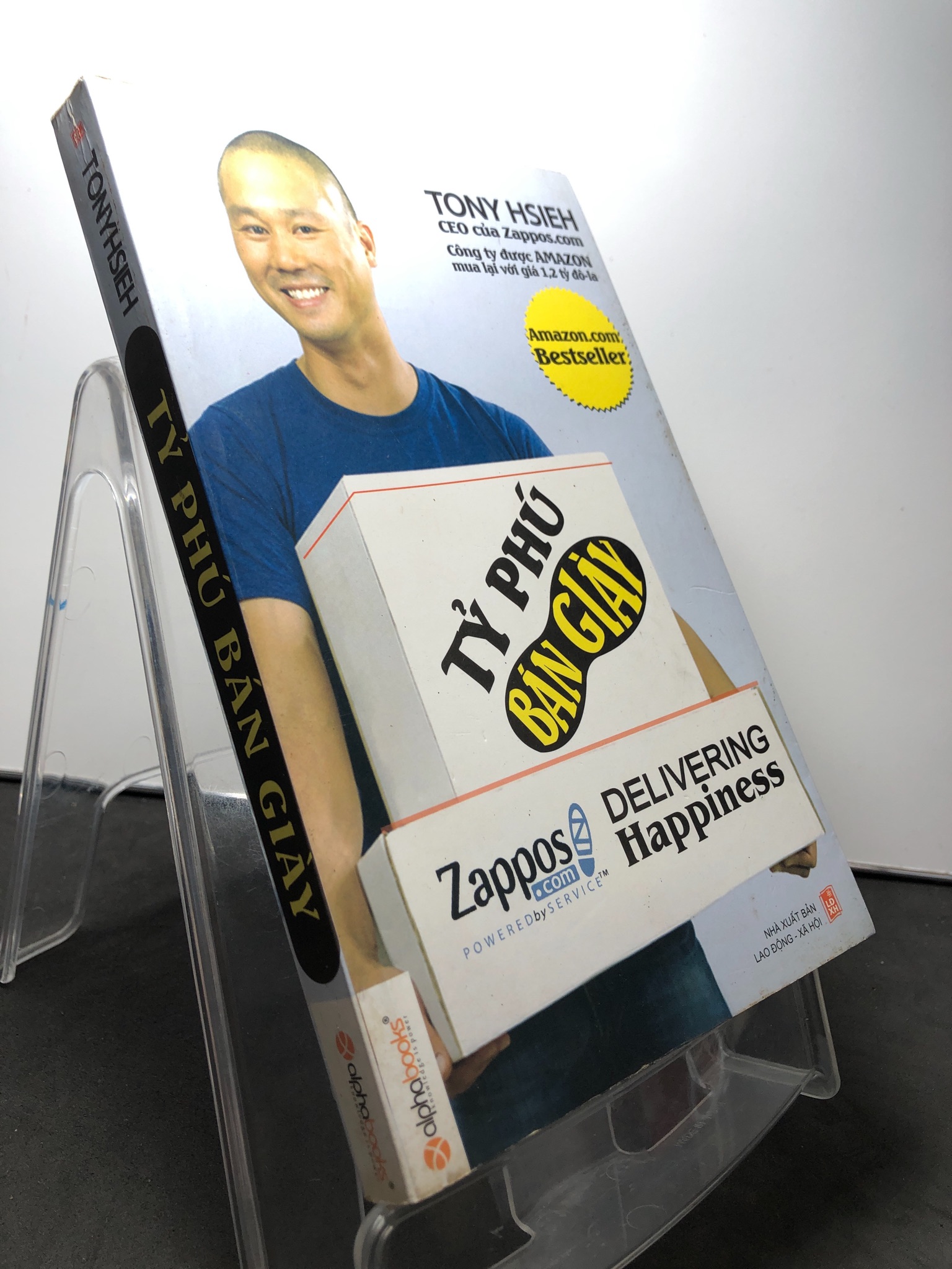 Tỷ phú bán giày 2014 mới 80% ố vàng nhẹ Tony Hsieh 2308 Sách ngoại văn (SL có thể đặt: 1 Cuốn) - SÁCH ĐẠI HỌC