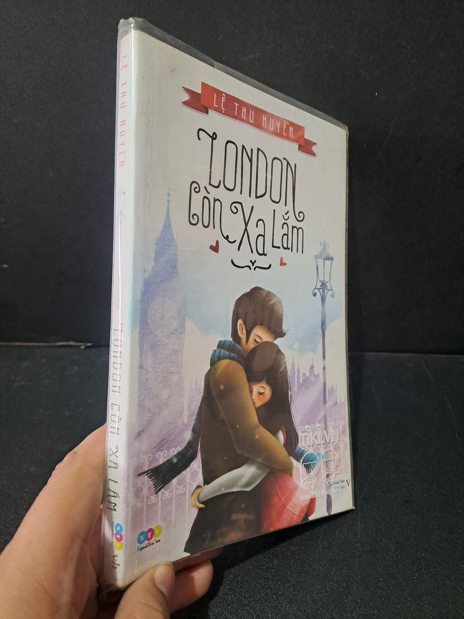 London còn xa lắm mới 90% bẩn nhẹ 2013 Lệ Thu Huyền 1604 (SL có thể đặt: 1 Cuốn) - SÁCH ĐẠI HỌC