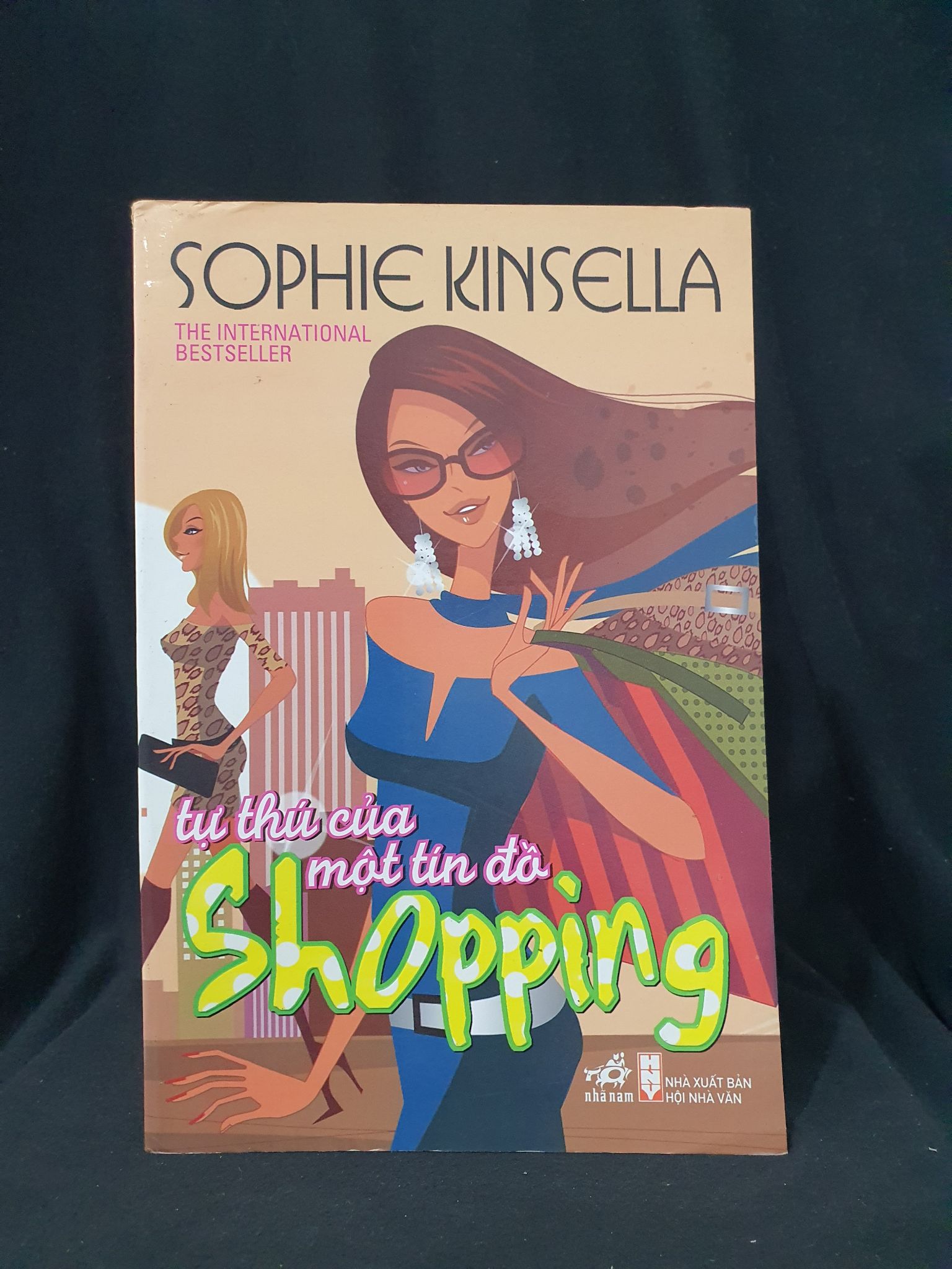 TỰ THÚ CỦA MỘT TÍN ĐỒ SHOPPING, MỚI 80% 2008 -205 SOPHIE KINSELLA (SL có thể đặt: 1 Cuốn) - SÁCH ĐẠI HỌC