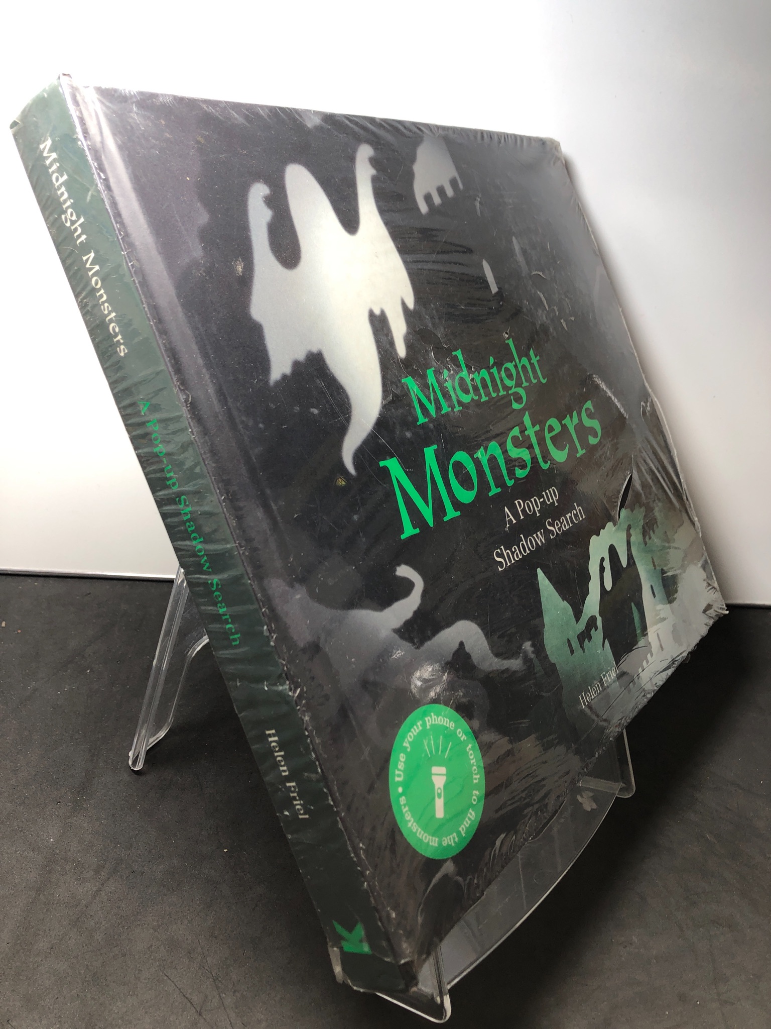 Midnight Monster A pop-up Shadow Search BÌA CỨNG mới 95% Helen Friel 2108 Sách ngoại văn (SL có thể đặt: 1 Cuốn) - SÁCH ĐẠI HỌC