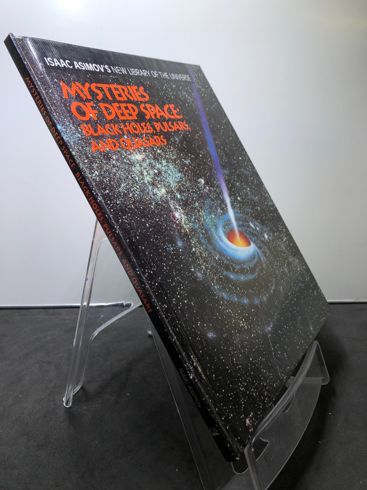 Mysteries of Deep Space: Black Holes, Pulsars and Quasars BÌA CỨNG bẩn nhẹ mới 85% Isaac Asimov's 2707 Sách ngoại văn (SL có thể đặt: 1 Cuốn) - SÁCH ĐẠI HỌC