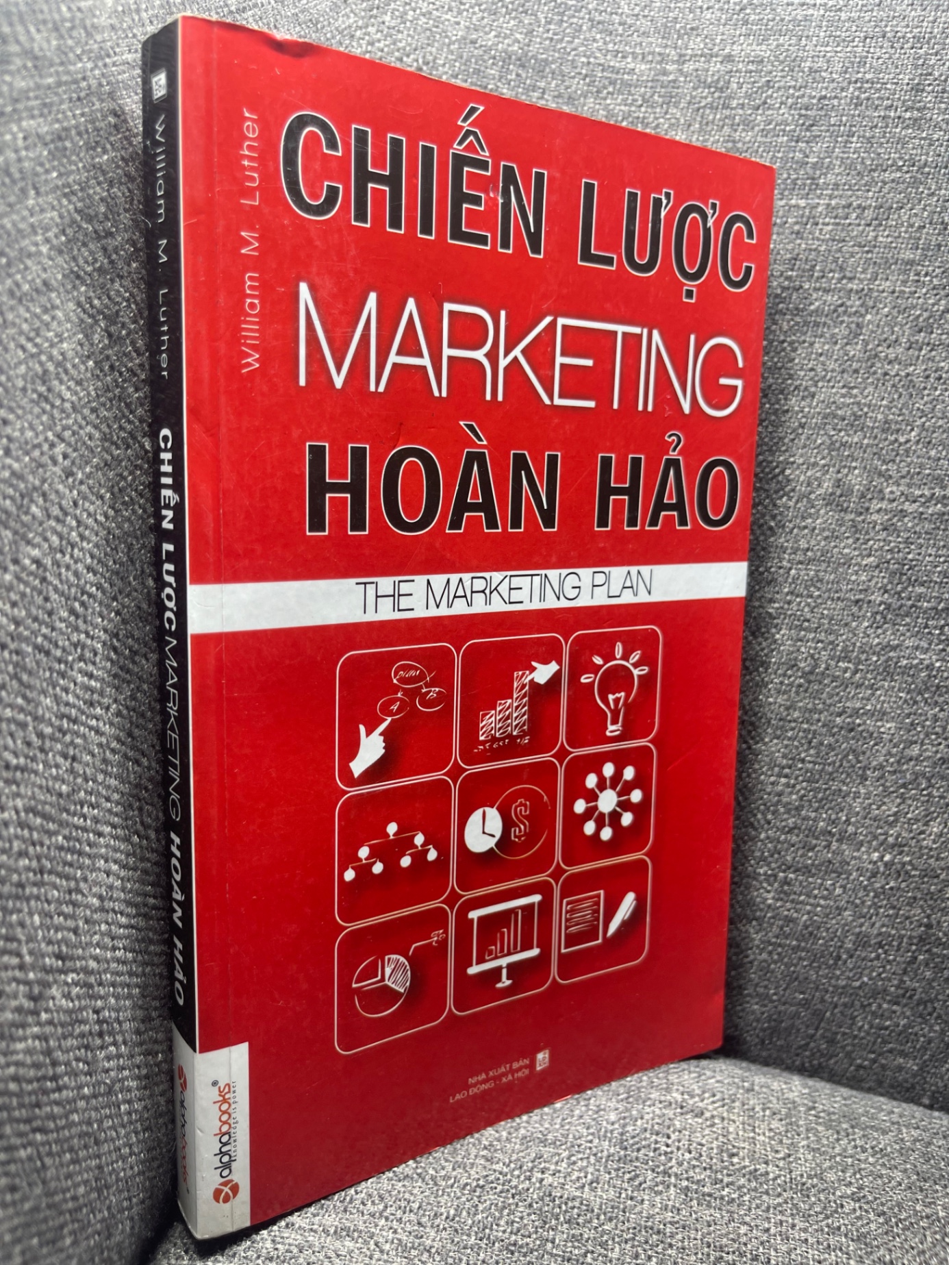 Chiến lược marketing hoàn hảo William M Luther 2013 mới 80% bẩn nhẹ viền 1704 Marketing, bán hàng (SL có thể đặt: 1 Cuốn) - SÁCH ĐẠI HỌC
