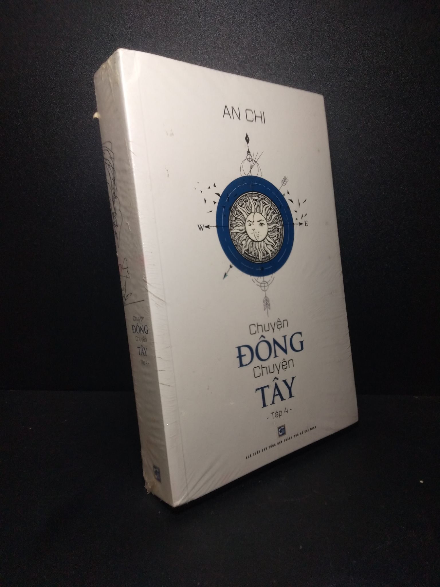 Chuyện đông chuyện tây tập 4 mới 80% bẩn bìa .1810 (SL có thể đặt: 2 Cuốn) - SÁCH ĐẠI HỌC