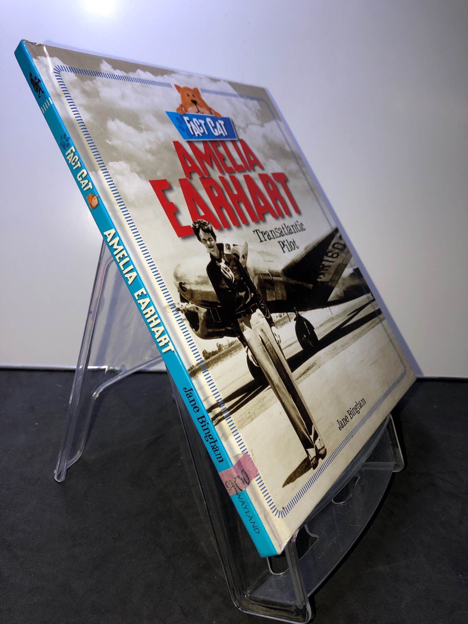 Amelia Earhart Transatlantic Pilot BÌA CỨNG mới Jane Bingham 2607 Sách ngoại văn (SL có thể đặt: 1 Cuốn) - SÁCH ĐẠI HỌC