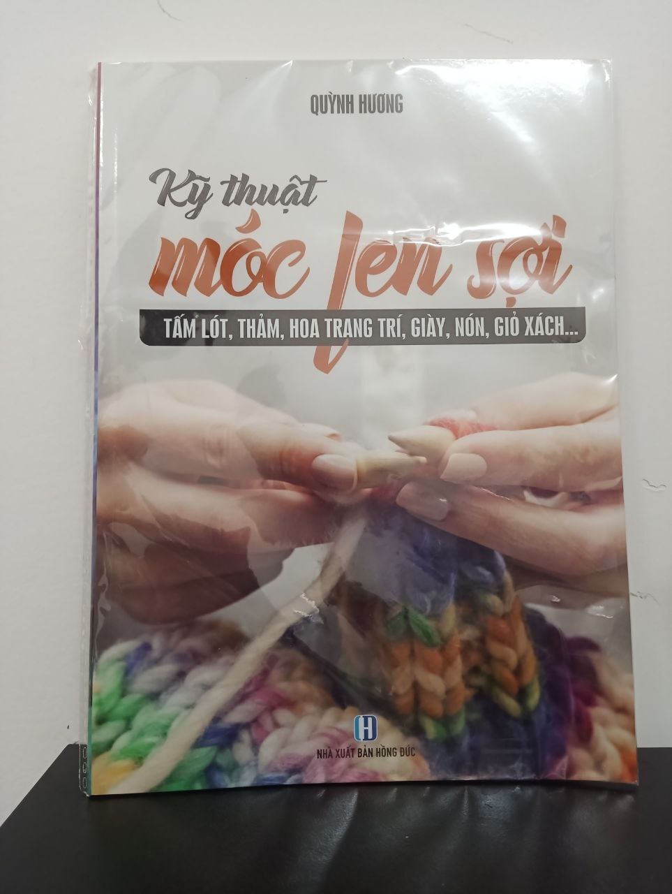 Kỹ Thuật Móc Len Sợi - Tấm Lót, Thảm, Hoa Trang Trí, Giày, Nón, Giỏ Sách... - Quỳnh Hương New 100% 2408 May, thêu, thời trang (SL có thể đặt: 1 cuốn) - SÁCH ĐẠI HỌC