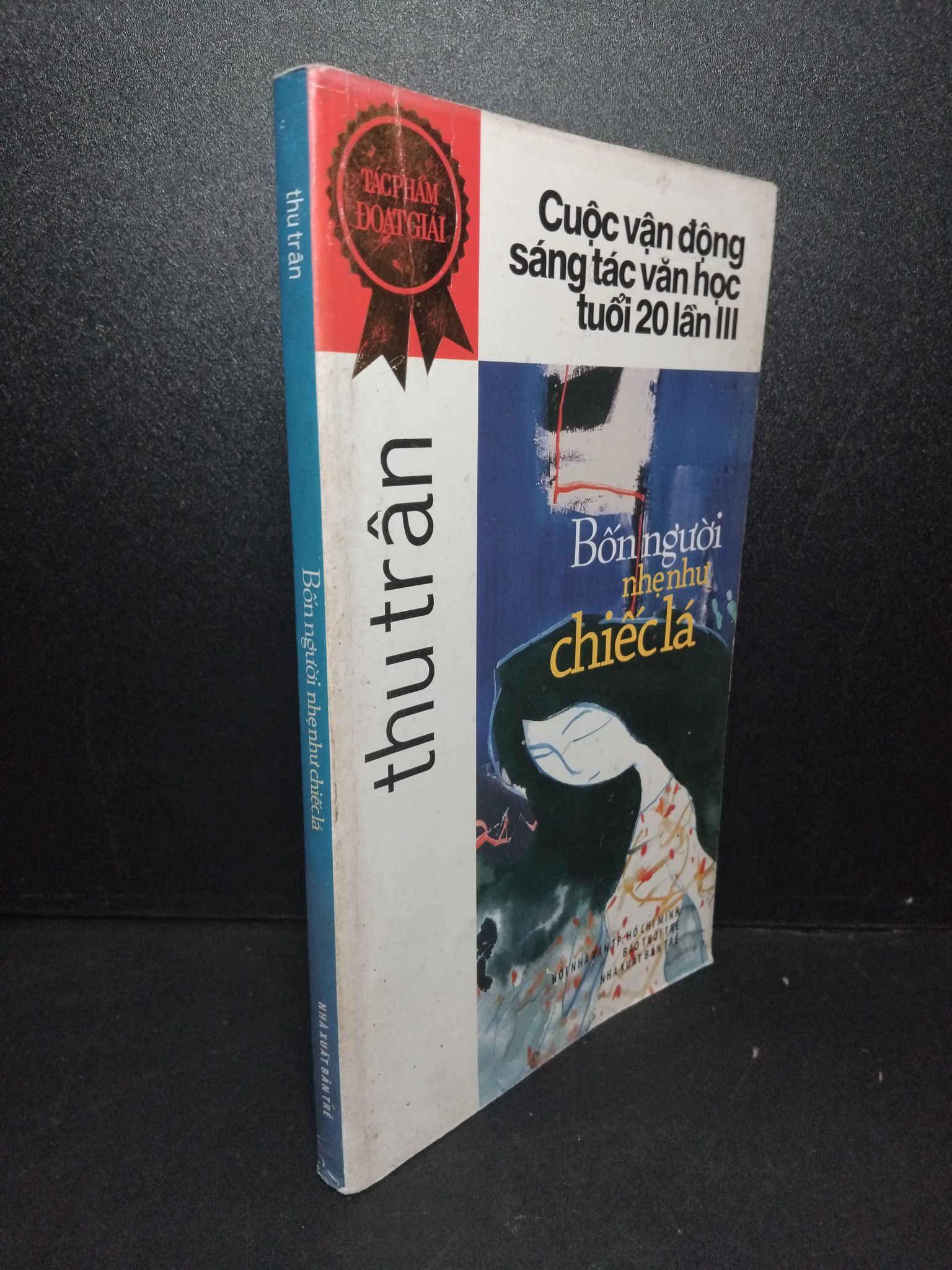Bốn người nhẹ như chiếc lá mới 90% bẩn nhẹ 2005 Thu Trân 2103 (SL có thể đặt: 1 Cuốn) - SÁCH ĐẠI HỌC