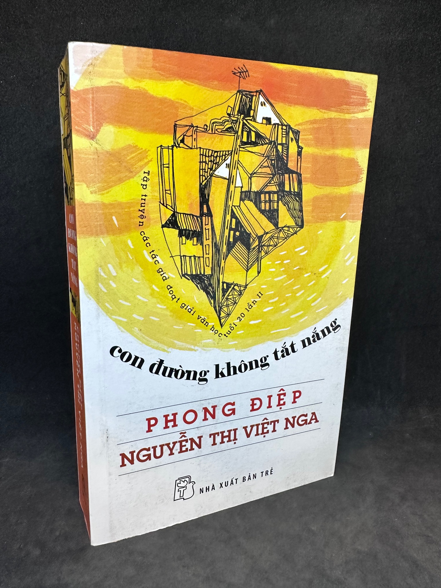 Con đường không tắt nắng - Phong Điệp, Nguyễn Thị Nga, mới 80% (ố nhẹ) 0201 (SL có thể đặt: 1 Cuốn) - SÁCH ĐẠI HỌC