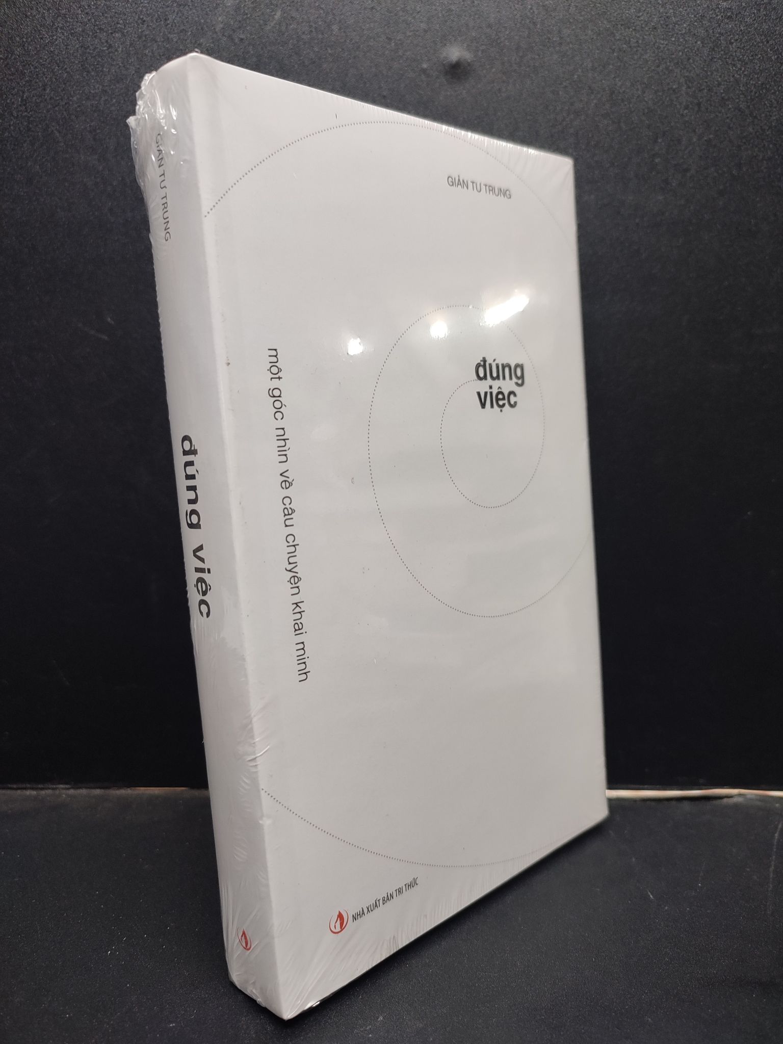 Đúng việc một góc nhìn về câu chuyện khai minh (bìa cứng) - Giản Tư Trung mới 100% 0805 kỹ năng Sách tư duy, kỹ năng sống (SL có thể đặt: 2 Cuốn) - SÁCH ĐẠI HỌC