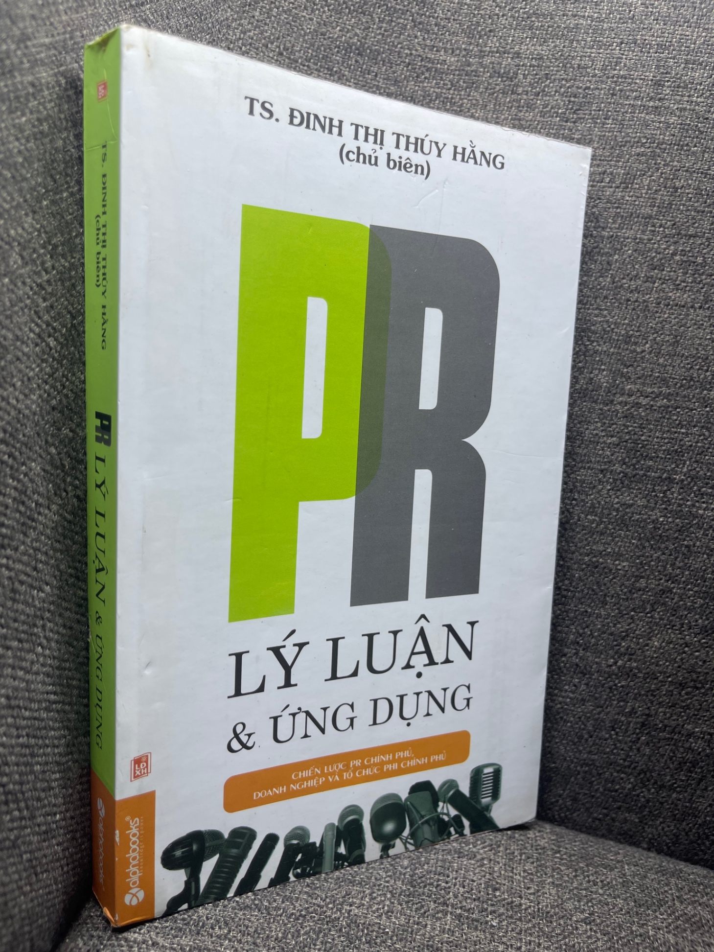 Pr lý luận và ứng dụng Ts Đinh Thị Thuý Hằng 2014 mới 85% bẩn nhẹ viền 1704 Marketing, bán hàng (SL có thể đặt: 1 Cuốn) - SÁCH ĐẠI HỌC