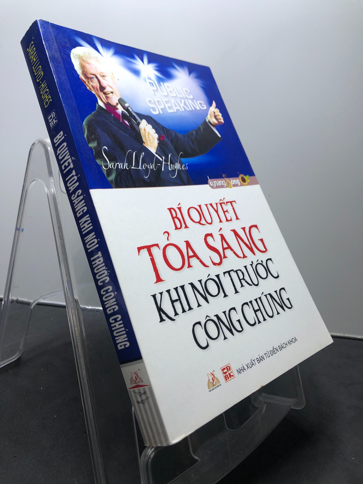 Bí quyết toả sáng khi nói trước công chúng 2013 mới 75% ố vàng Sarah Lloyd-Hughes 1207 Sách tư duy, kỹ năng sống (SL có thể đặt: 1 Cuốn) - SÁCH ĐẠI HỌC