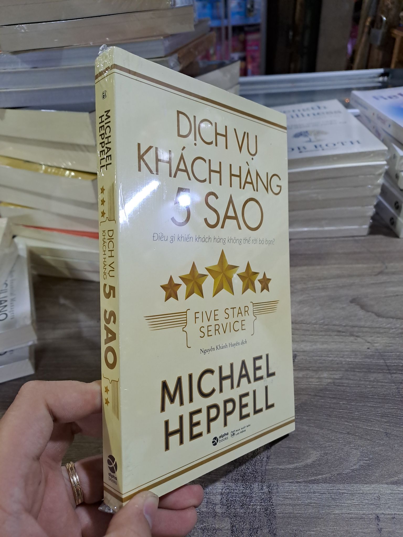 Dịch vụ khách sạn 5 sao mới 100% 1502 (SL có thể đặt: 3 Cuốn) - SÁCH ĐẠI HỌC