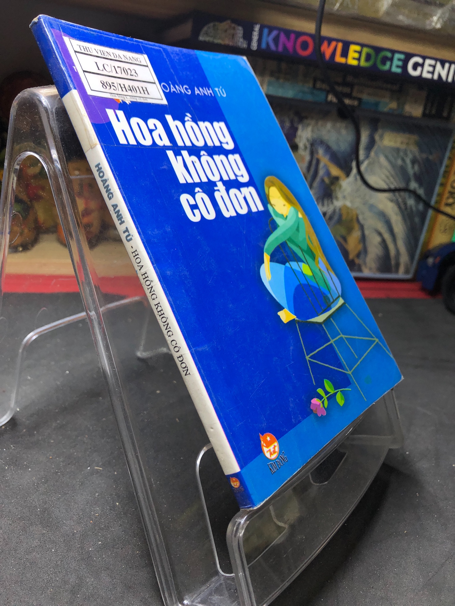 Hoa hồng không cô đơn 2005 mới 70% ố bẩn nhẹ Hoàng Anh Tú 0906 (SL có thể đặt: 1 Cuốn) - SÁCH ĐẠI HỌC