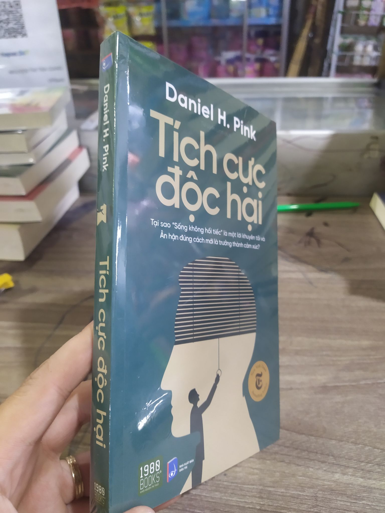 Tích cực độc hại mới 100% 0504 Sách tư duy, kỹ năng sống (SL có thể đặt: 1 Cuốn) - SÁCH ĐẠI HỌC