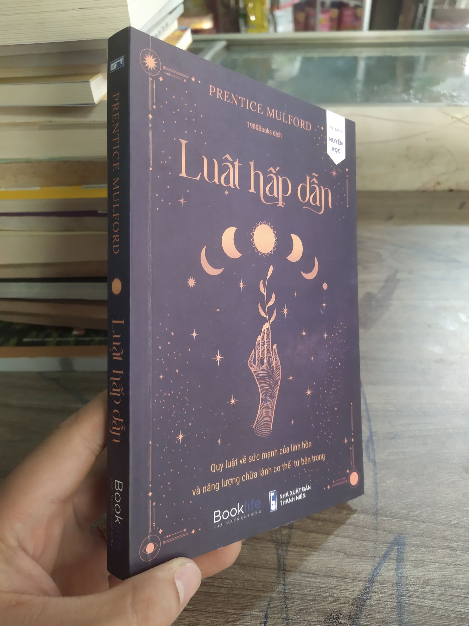 Luật Hấp Dẫn - Quy Luật Về Sức Mạnh Của Linh Hồn Và Năng Lượng Chữa Lành Cơ Thể Từ Bên Trong - mới 90% 0604 Sách tư duy, kỹ năng sống (SL có thể đặt: 1 Cuốn) - SÁCH ĐẠI HỌC