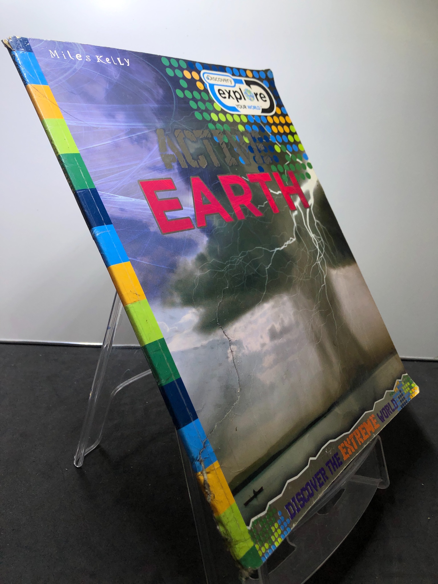 Active Earth mới 75% rách dán góc sách Miles and Kelly 2707 Sách ngoại văn (SL có thể đặt: 1 Cuốn) - SÁCH ĐẠI HỌC