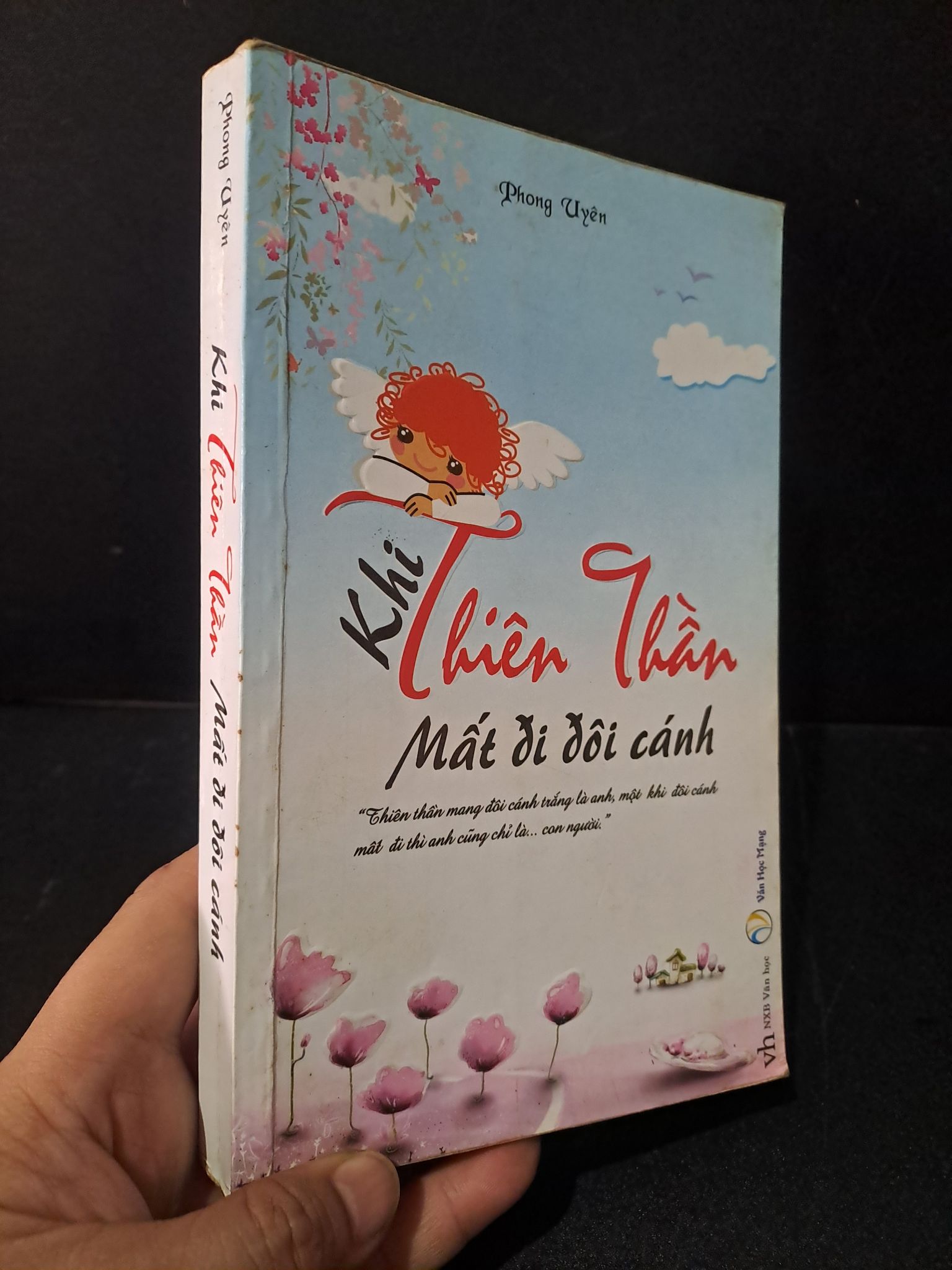 Khi thiên thần mất đi đôi cánh mới mới 80% bẩn bìa, ố nhẹ, tróc gáy nhẹ 2012 Phong Uyên 1604 (SL có thể đặt: 1 Cuốn) - SÁCH ĐẠI HỌC