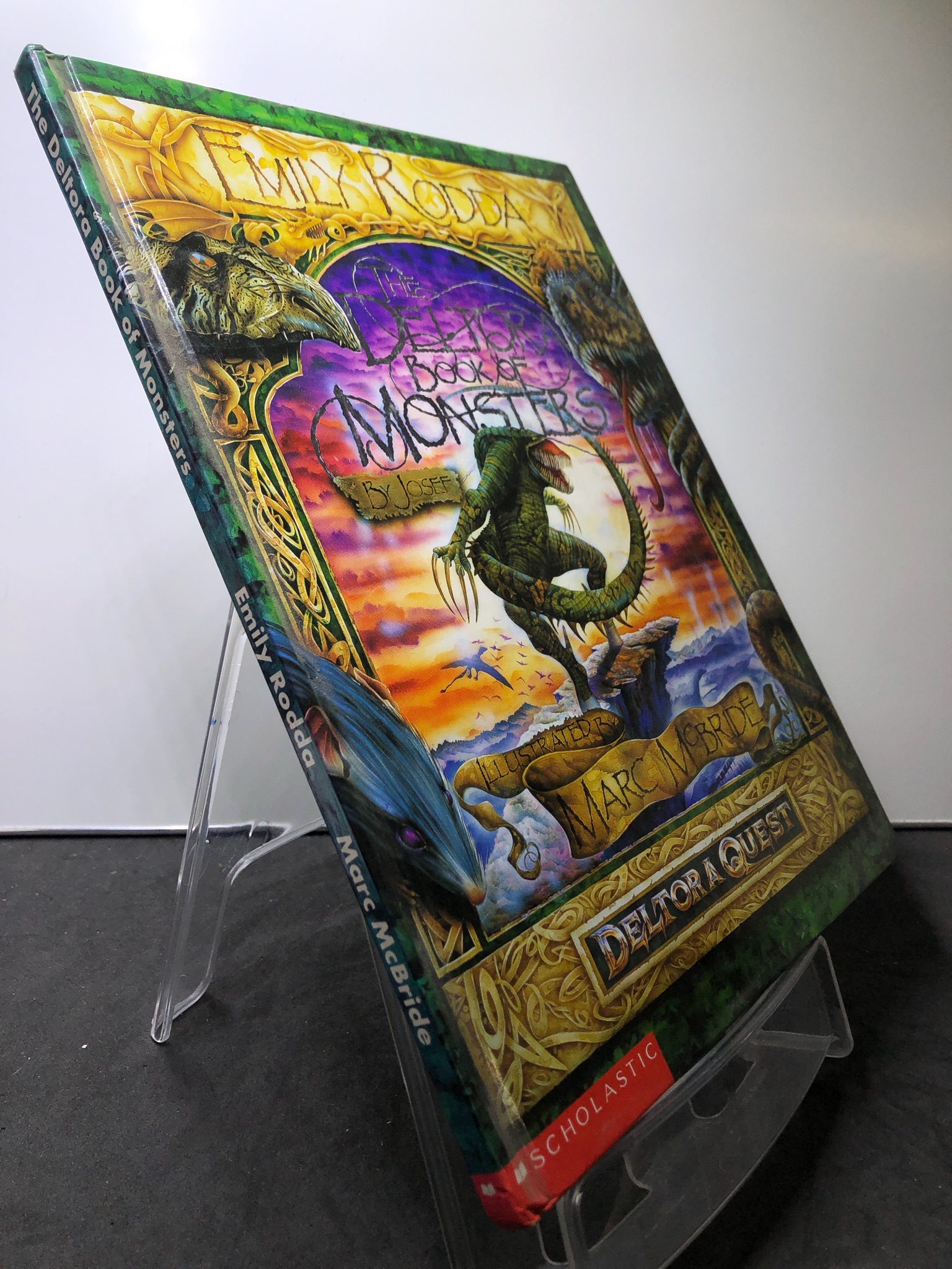 The Deltora Book of Monsters SCHOLASTIC BÌA CỨNG mới 85% bẩn nhẹ Emily Rodda 3107 Sách ngoại văn (SL có thể đặt: 1 Cuốn) - SÁCH ĐẠI HỌC