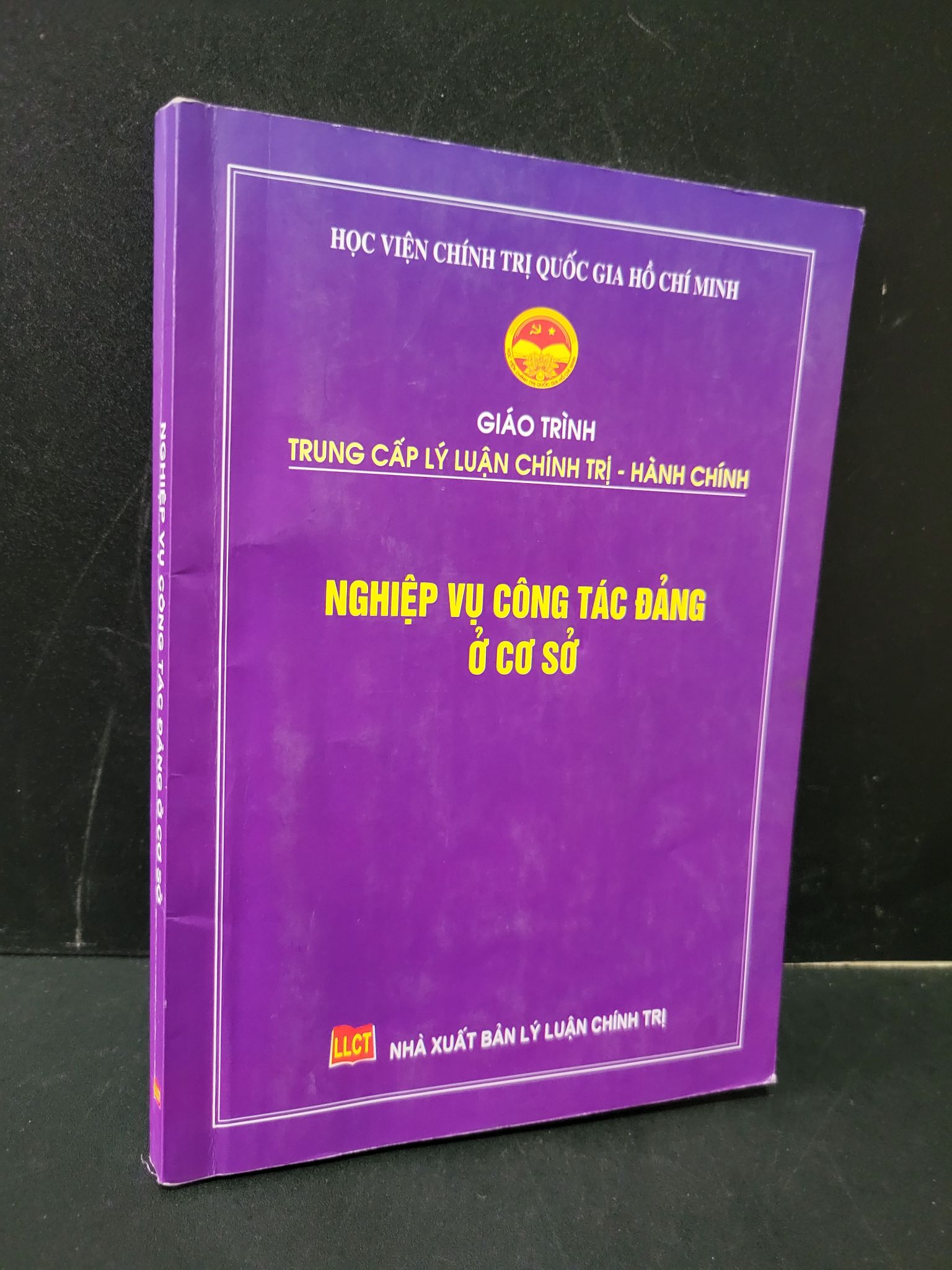 Nghiệp vụ công tác đảng ở cơ sở mới 80% bẩn nhẹ, có gạch chân, tróc bìa 2015 Học viện chính trị quốc gia Hồ Chí Minh 1604 Sách chuyên môn (SL có thể đặt: 1 Cuốn) - SÁCH ĐẠI HỌC
