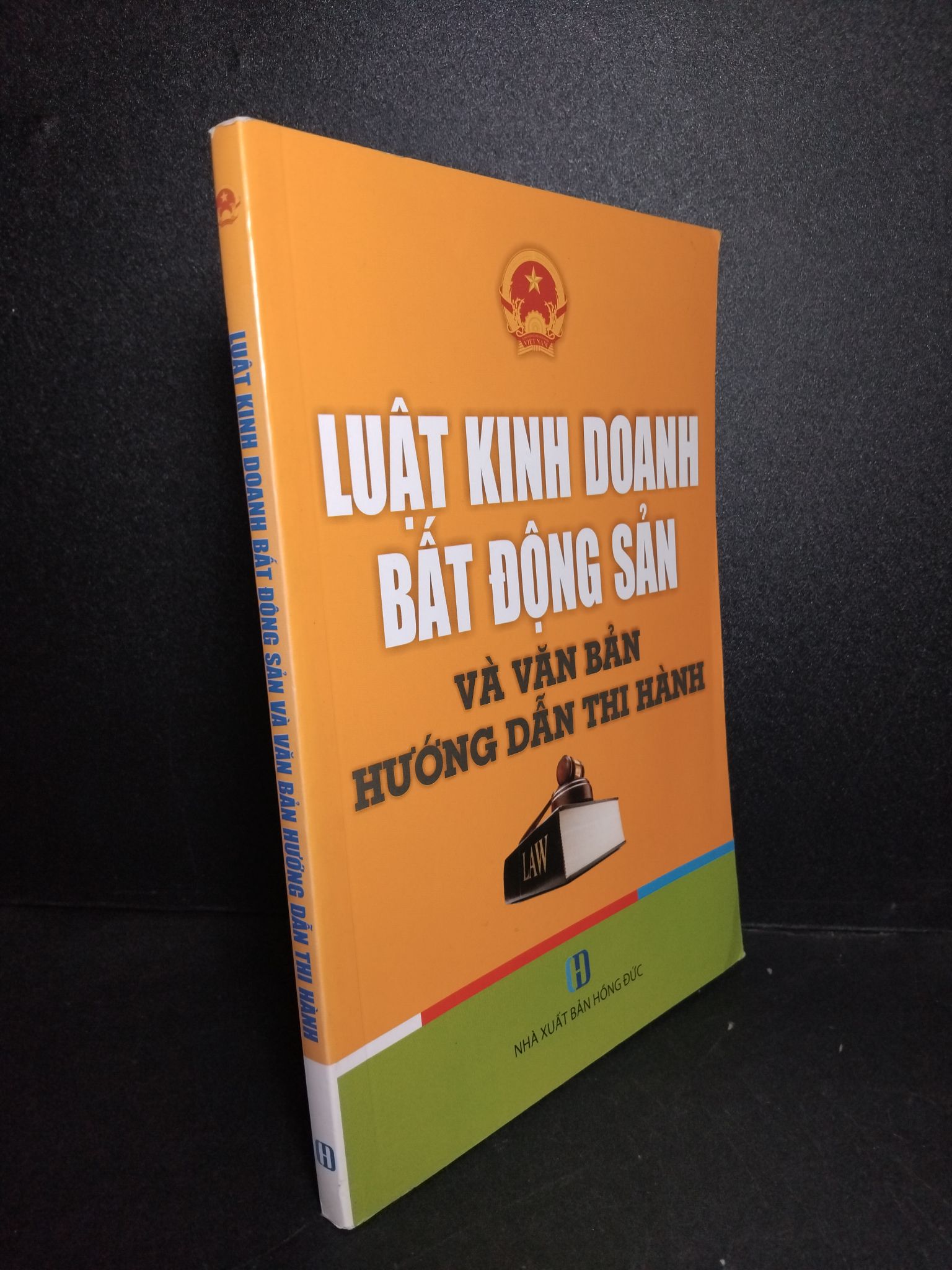 Luật kinh doanh bất động sản và văn bản hướng dẫn thi hành mới 80% ố nhẹ có chữ ký trang đầu 2017 2103 Quản trị, lãnh đạo (SL có thể đặt: 1 Cuốn) - SÁCH ĐẠI HỌC