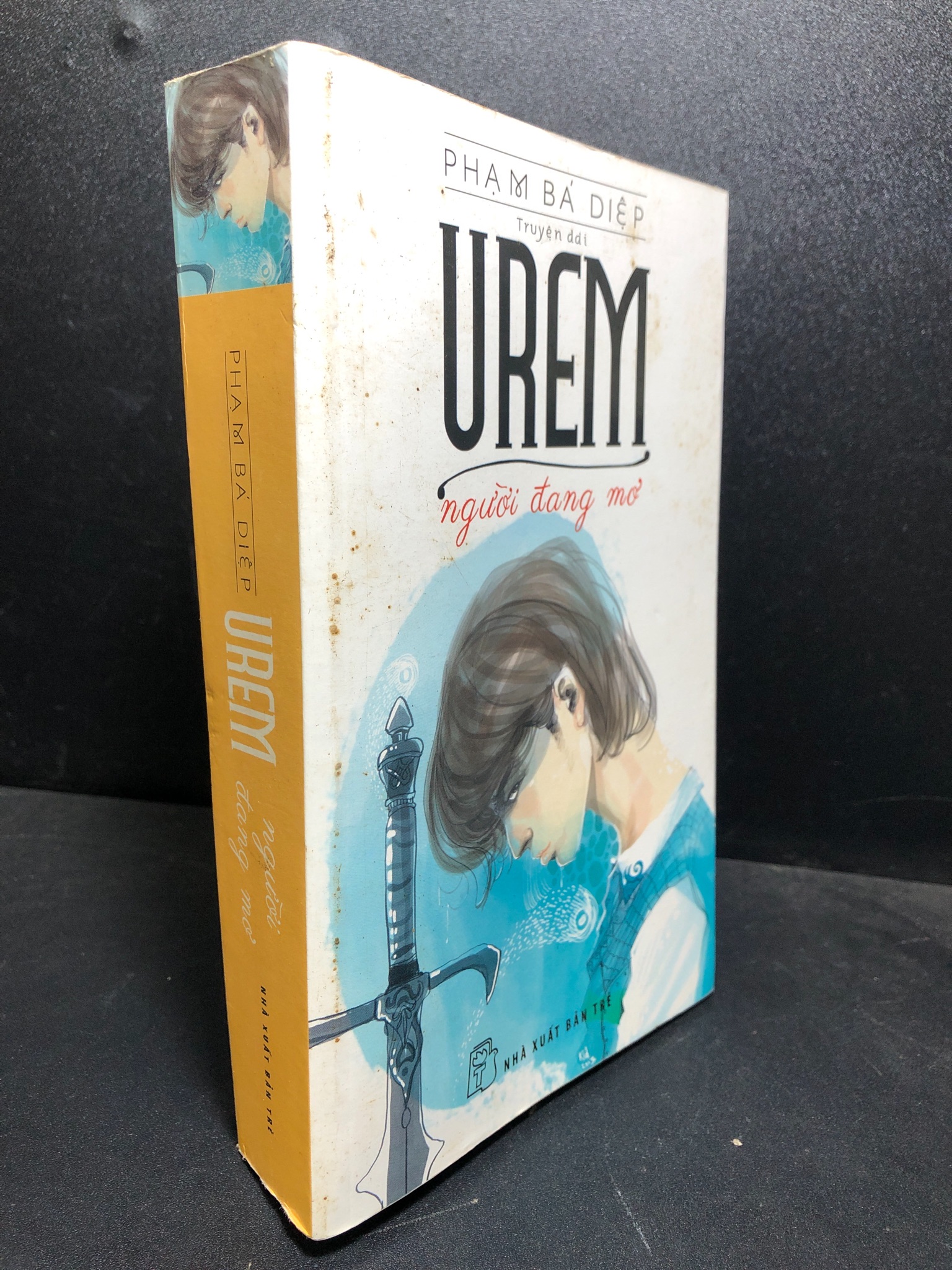 Urem người đang mơ 2013 mới 80% ố (truyện dài , văn học) 0101 Truyện dài (SL có thể đặt: 1 Cuốn) - SÁCH ĐẠI HỌC