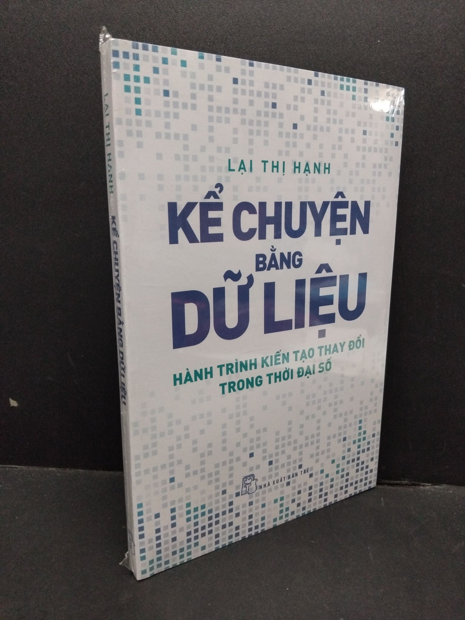 Kể chuyện bằng dữ liệu Lại Thị Hạnh mới 100% 2410 (SL có thể đặt: 1 Cuốn) - SÁCH ĐẠI HỌC