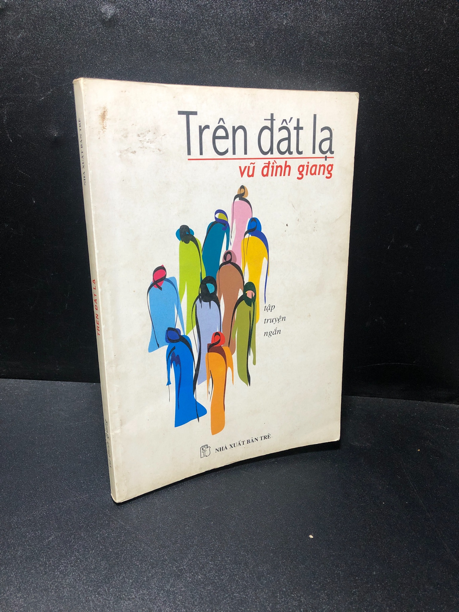 Trên đất lạ Vũ Đình Giang 2001 mới 80% ố bẩn bìa ố nhẹ 0611 (SL có thể đặt: 1 Cuốn) - SÁCH ĐẠI HỌC