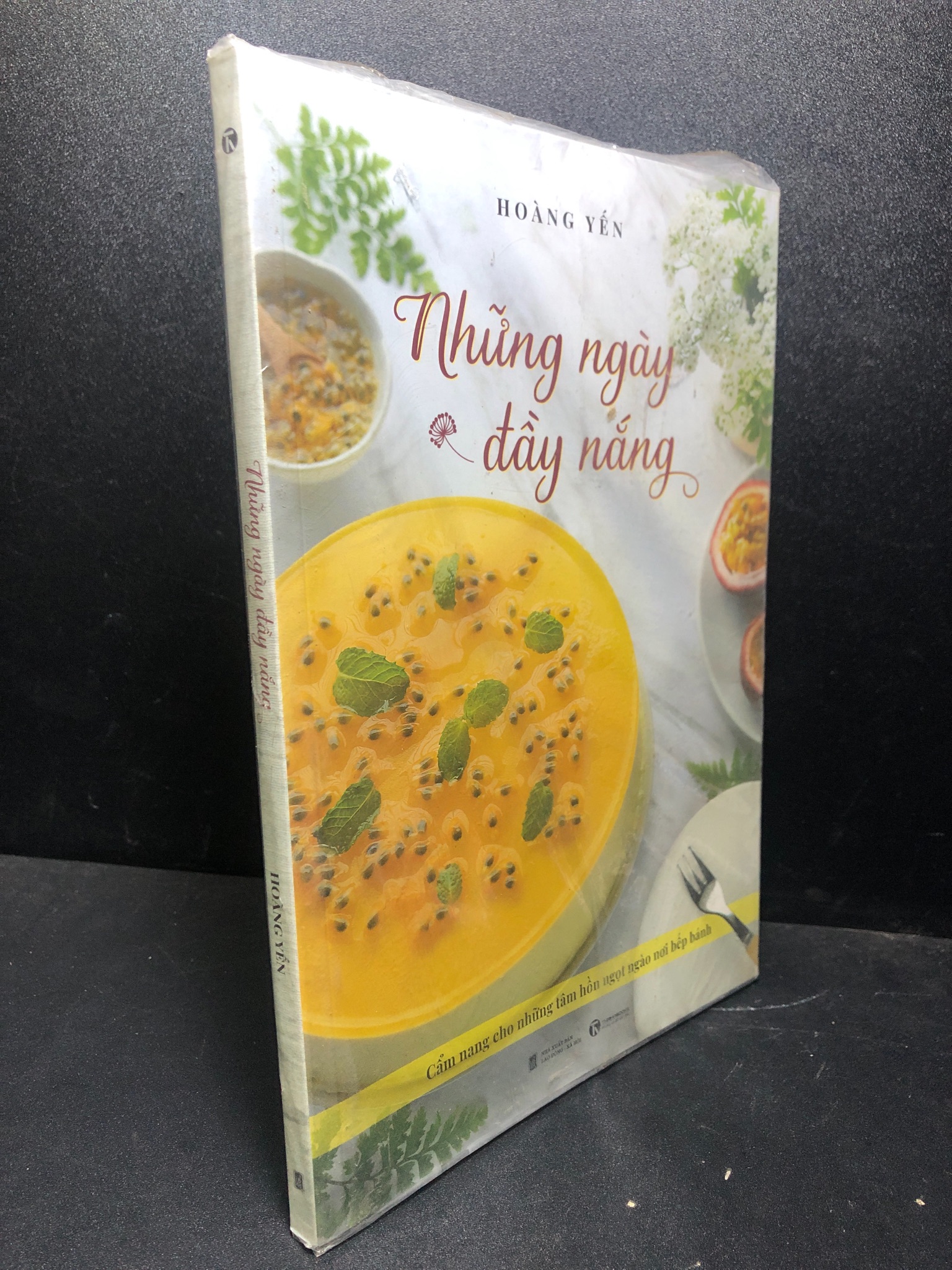 Những ngày đầy nắng Hoàng Yến mới 90% Q7-0612 (SL có thể đặt: 1 Cuốn) - SÁCH ĐẠI HỌC