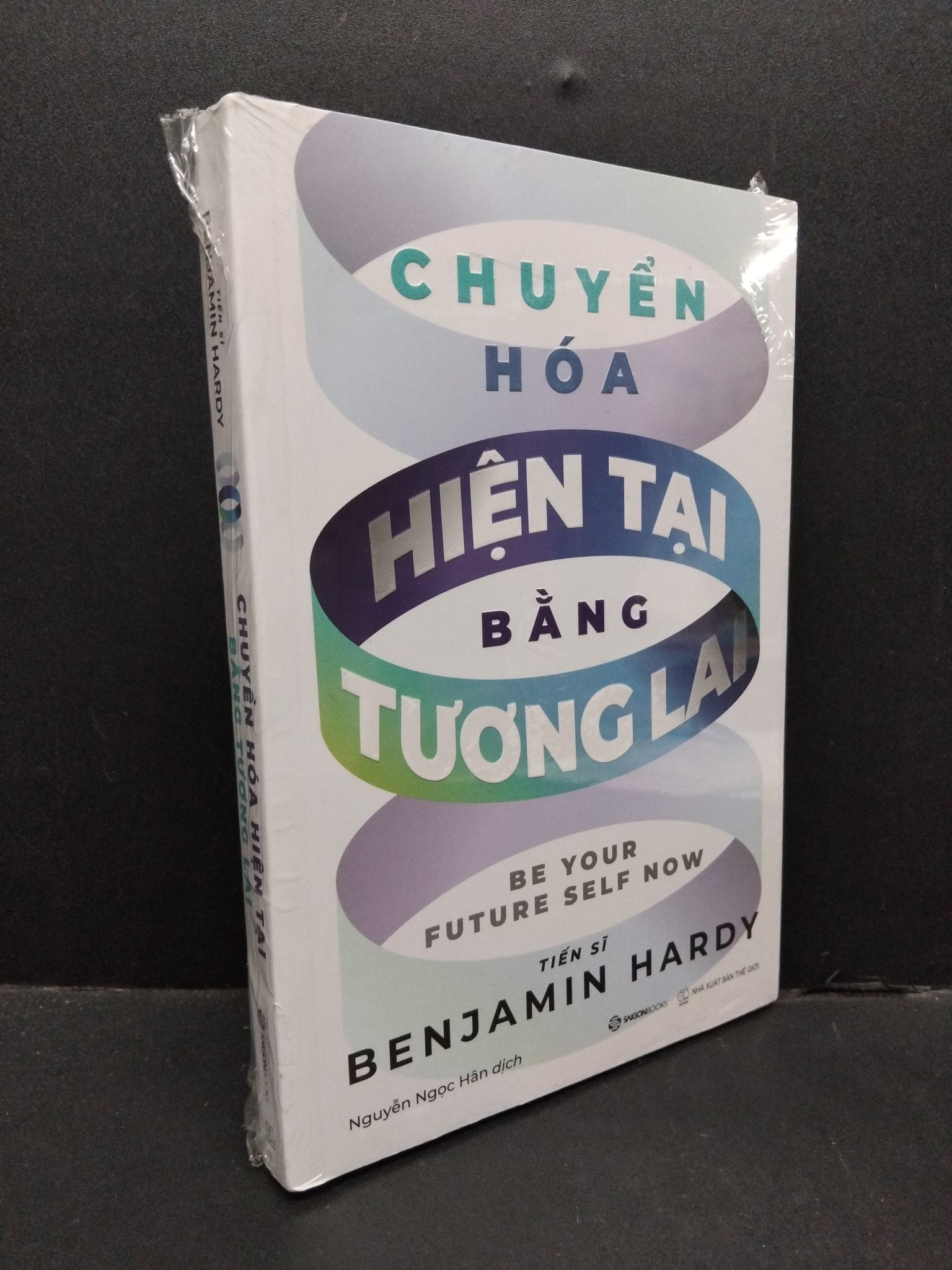 Chuyển hóa hiện tại bằng tương lai Benjamin Hardy mới 100% 2310 (SL có thể đặt: 1 Cuốn) - SÁCH ĐẠI HỌC