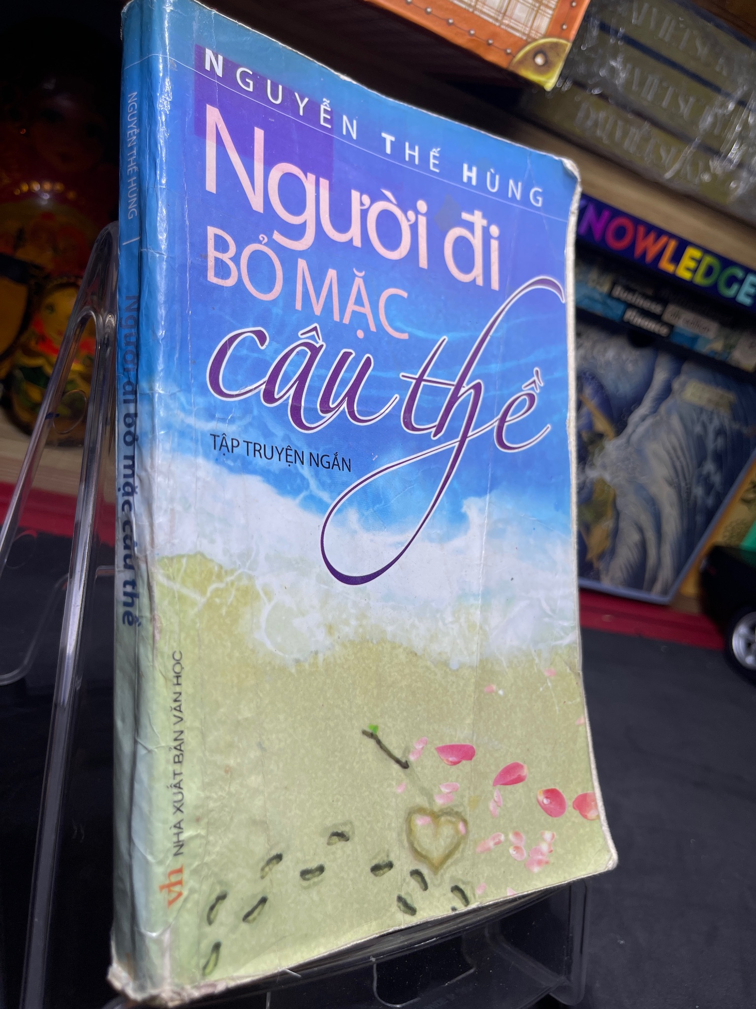 Người đi bỏ mặc câu thề 2010 mới 60% ố bẩn bung gáy nhẹ Nguyễn Thế Hùng 0906 (SL có thể đặt: 1 Cuốn) - SÁCH ĐẠI HỌC
